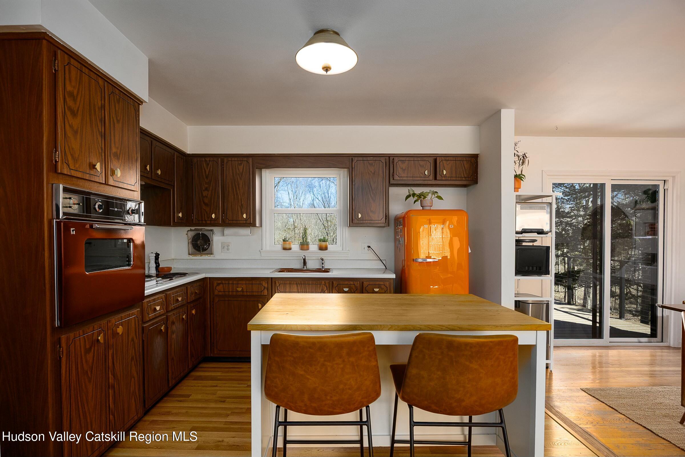 New Paltz, New York 12561, United States, 4 Bedrooms Bedrooms, ,2 BathroomsBathrooms,Residential,Active,96022