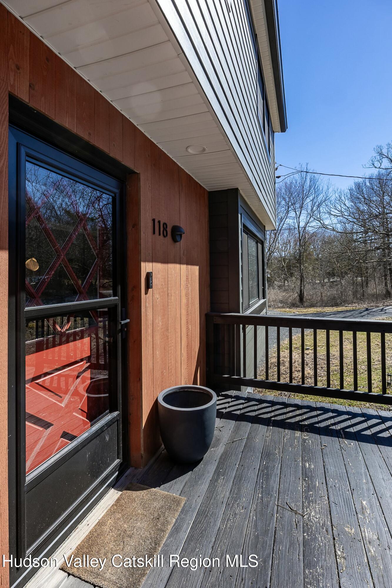 New Paltz, New York 12561, United States, 4 Bedrooms Bedrooms, ,2 BathroomsBathrooms,Residential,Active,96022