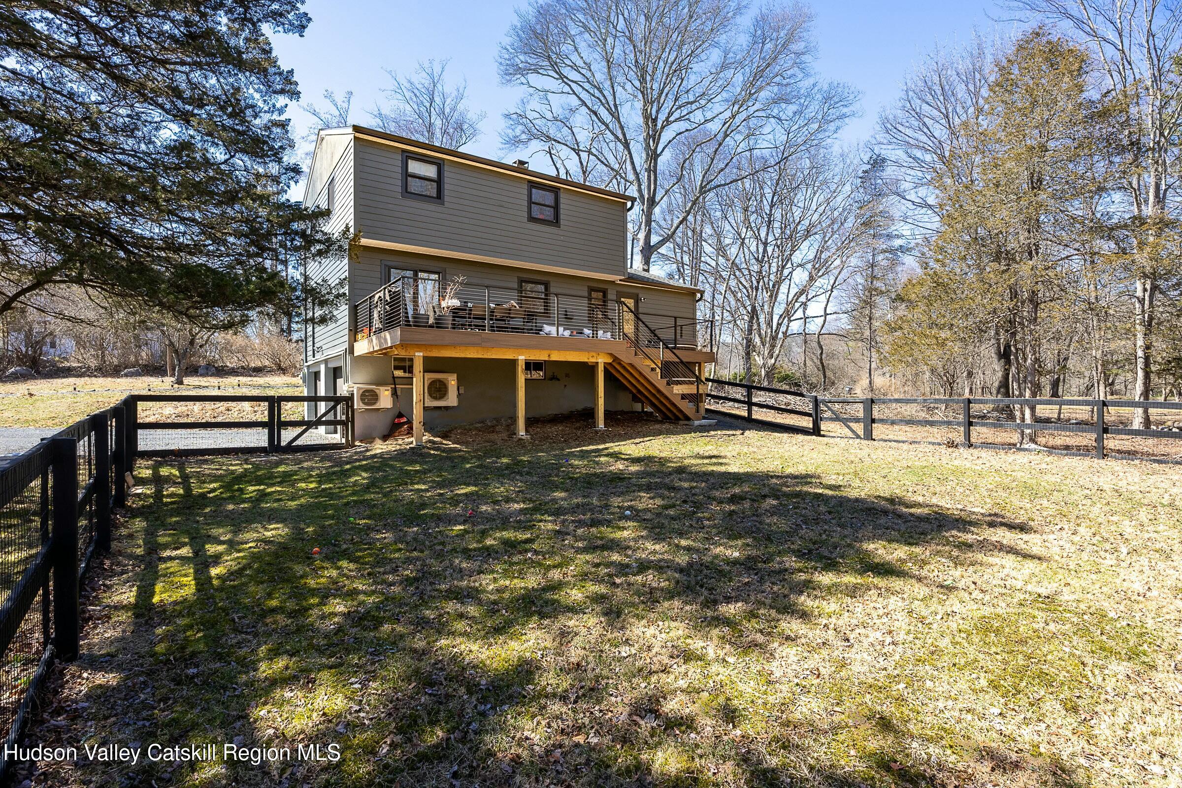 New Paltz, New York 12561, United States, 4 Bedrooms Bedrooms, ,2 BathroomsBathrooms,Residential,Active,96022
