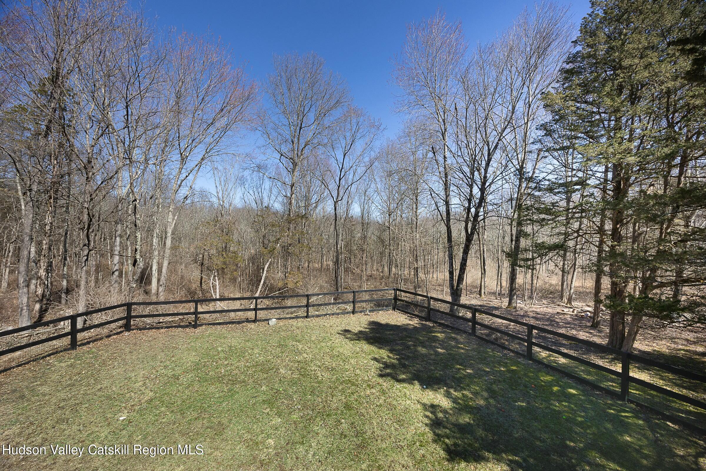 New Paltz, New York 12561, United States, 4 Bedrooms Bedrooms, ,2 BathroomsBathrooms,Residential,Active,96022