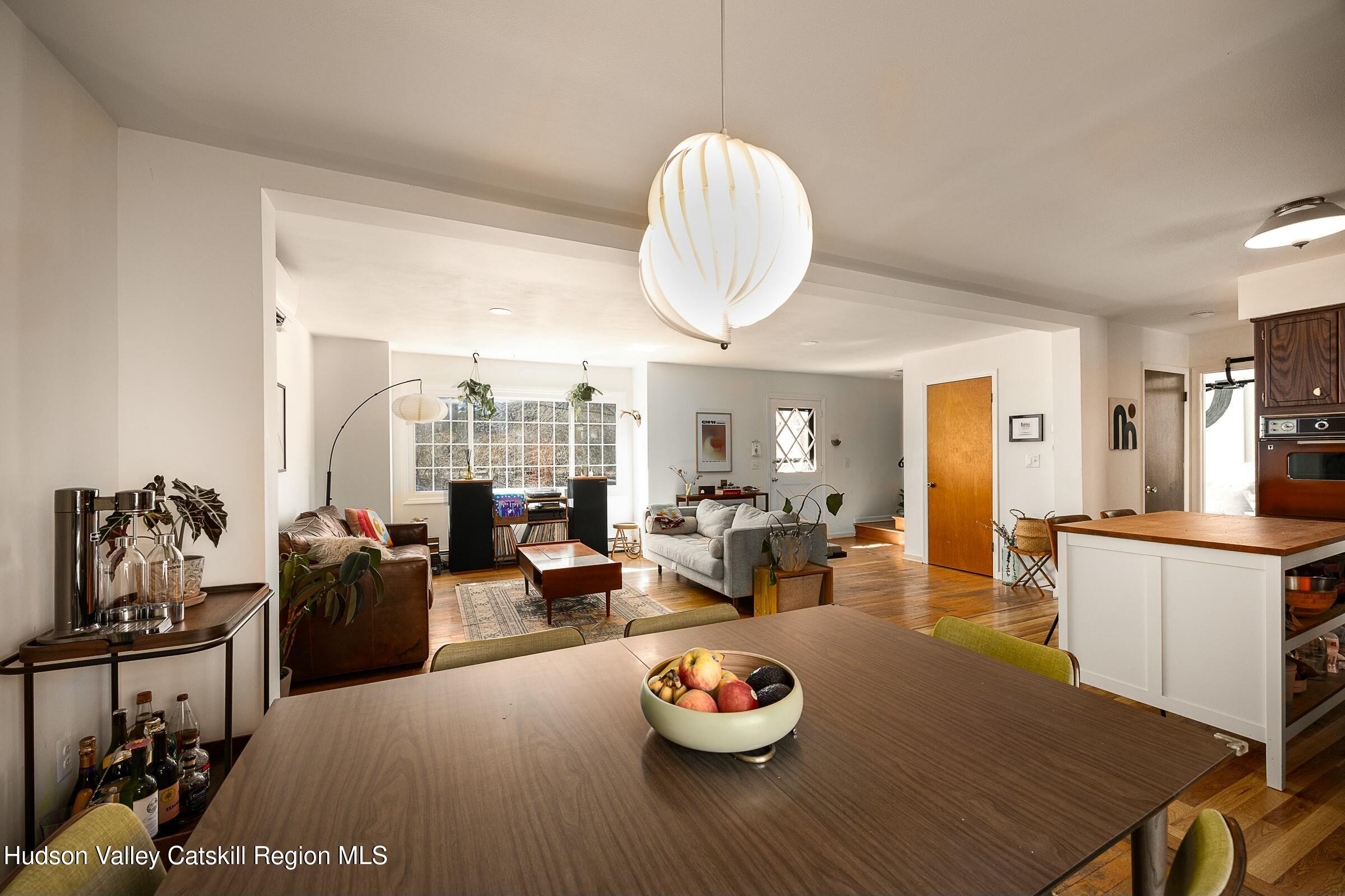 New Paltz, New York 12561, United States, 4 Bedrooms Bedrooms, ,2 BathroomsBathrooms,Residential,Active,96022