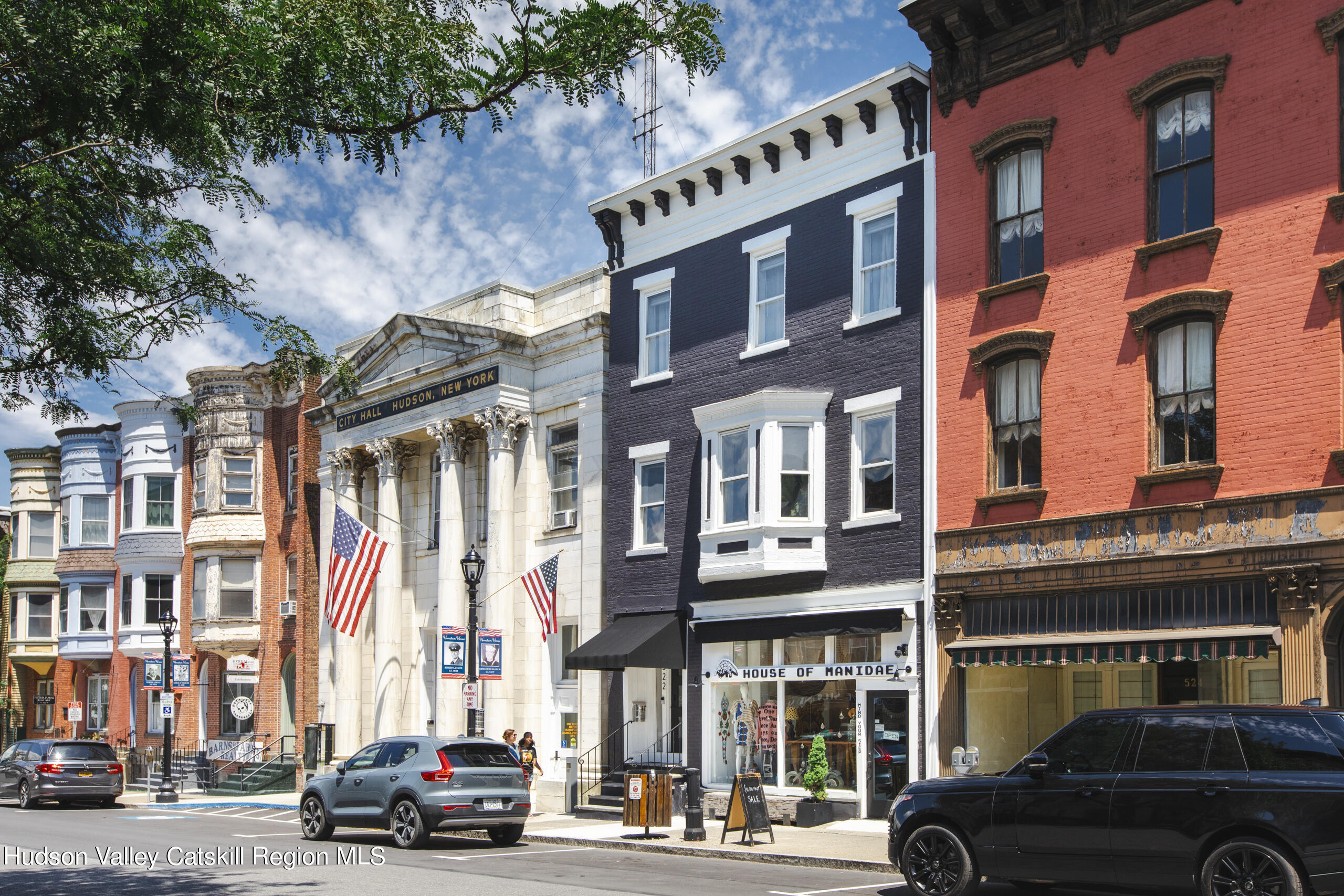 522 Warren Street, Hudson, New York - 3 Bedrooms  
4 Bathrooms  
5 Rooms - 