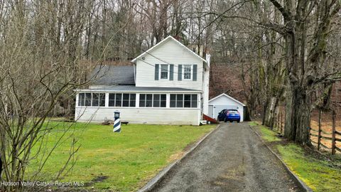 Homes For Sale - 31 Thomas Street<br/> Chatham, NY 12037