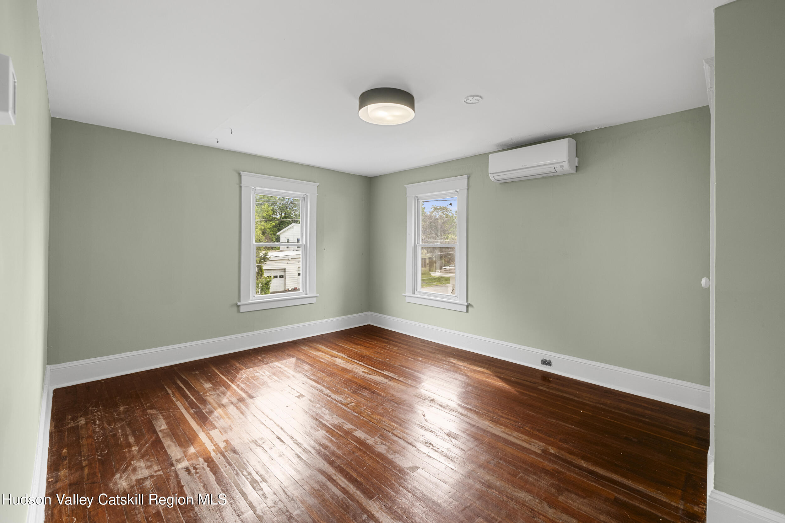 Kingston, New York 12401, United States, 3 Bedrooms Bedrooms, ,2 BathroomsBathrooms,Residential,Active,140245