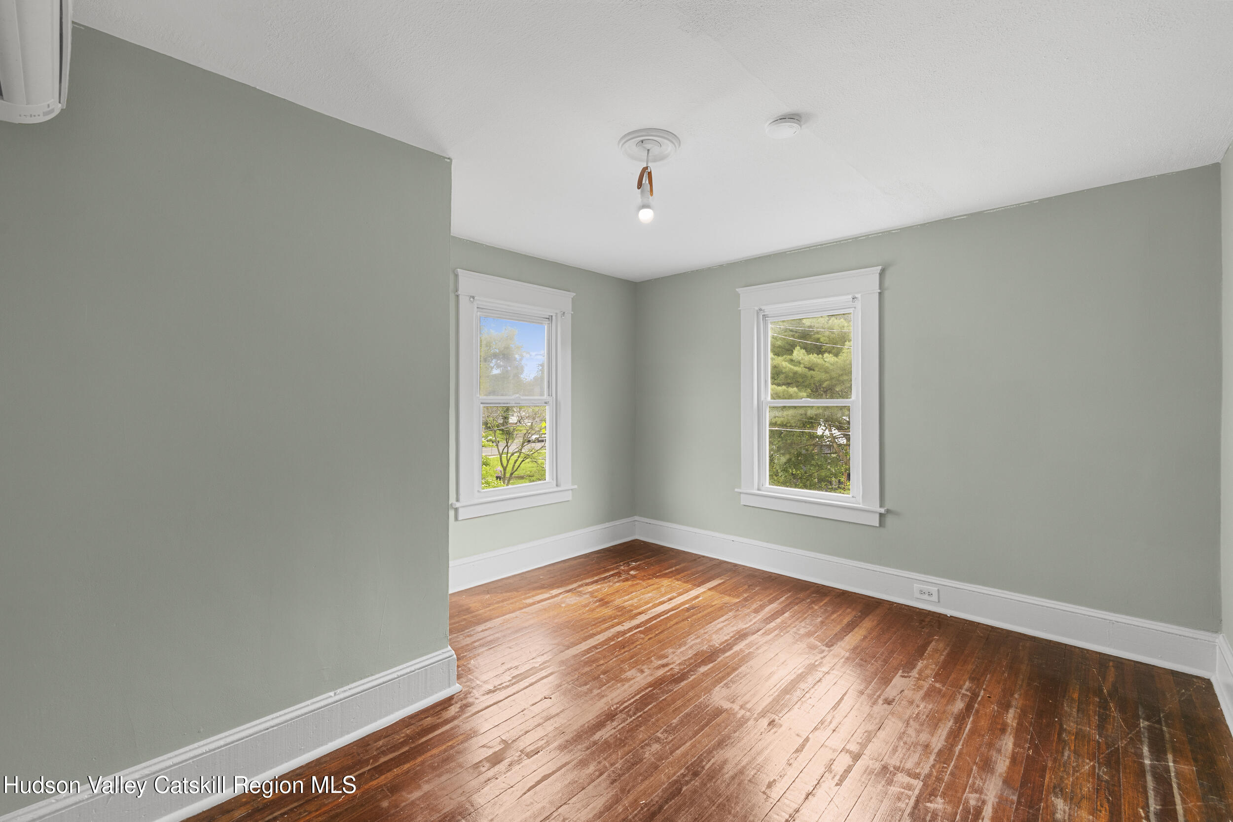 Kingston, New York 12401, United States, 3 Bedrooms Bedrooms, ,2 BathroomsBathrooms,Residential,Active,140245