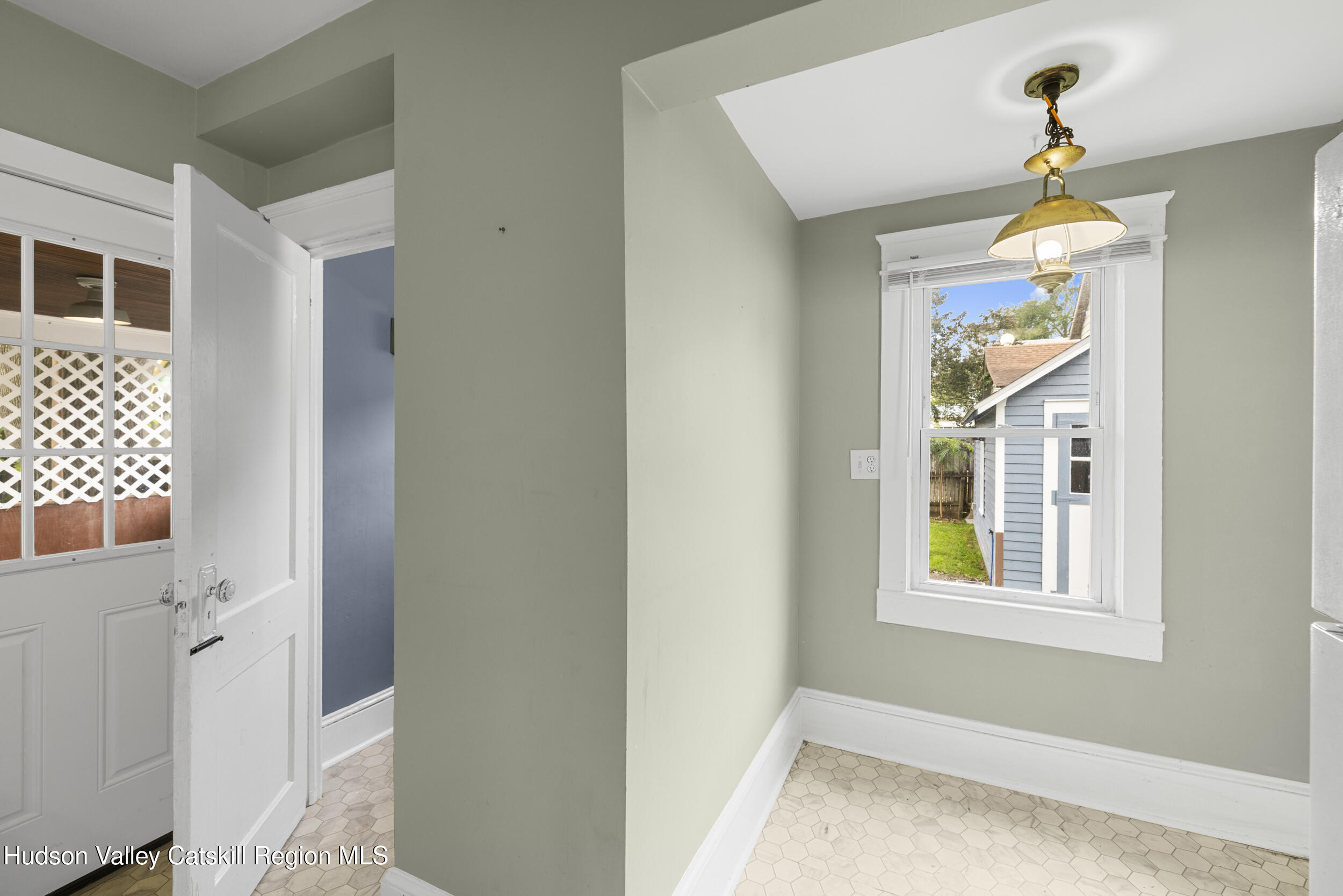 Kingston, New York 12401, United States, 3 Bedrooms Bedrooms, ,2 BathroomsBathrooms,Residential,Active,140245