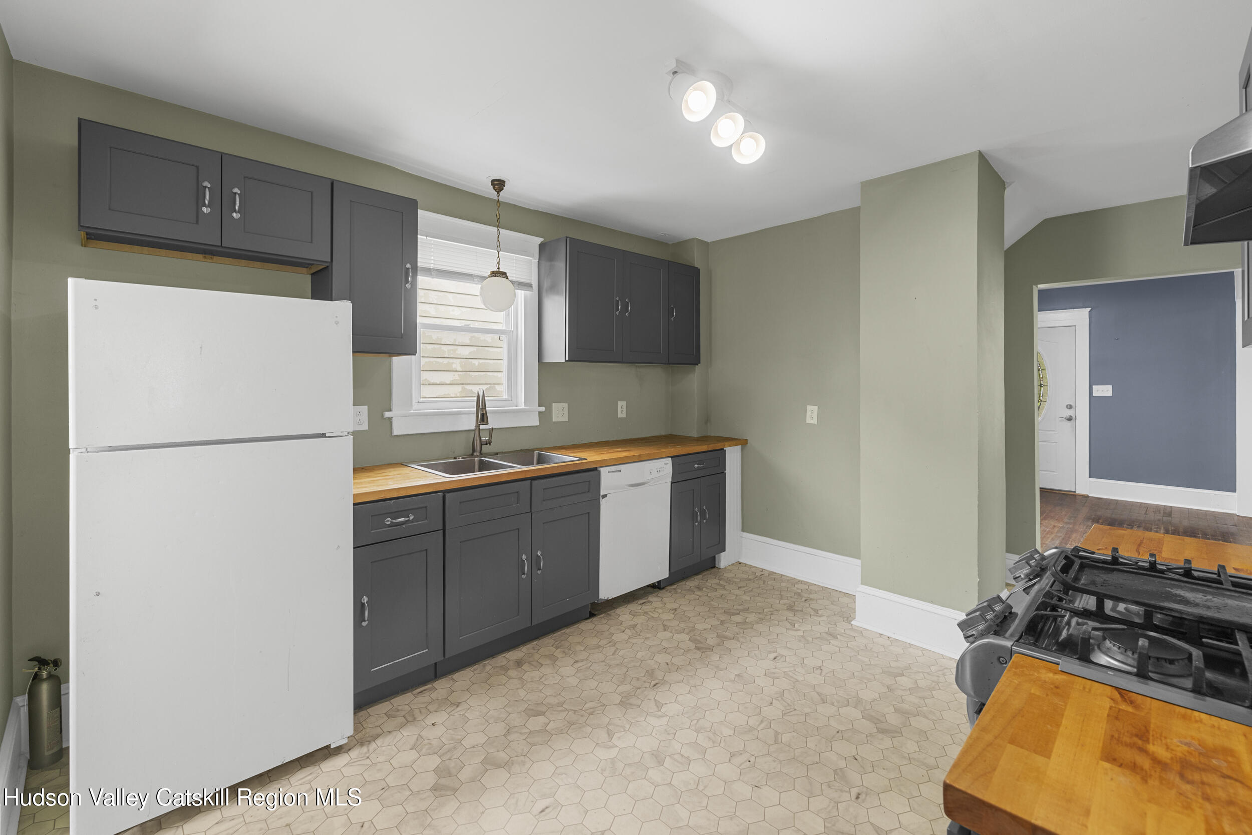 Kingston, New York 12401, United States, 3 Bedrooms Bedrooms, ,2 BathroomsBathrooms,Residential,Active,140245