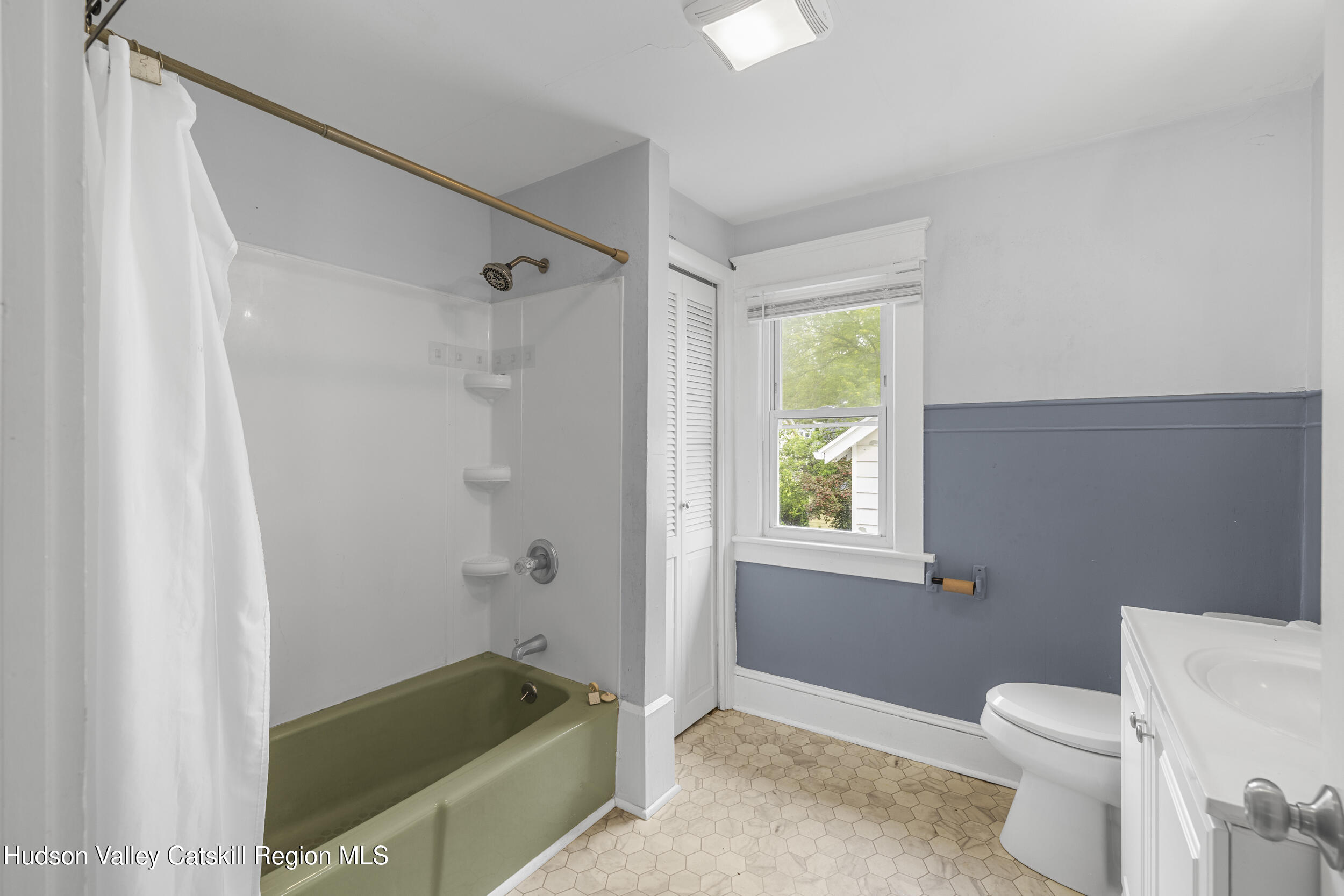 Kingston, New York 12401, United States, 3 Bedrooms Bedrooms, ,2 BathroomsBathrooms,Residential,Active,140245