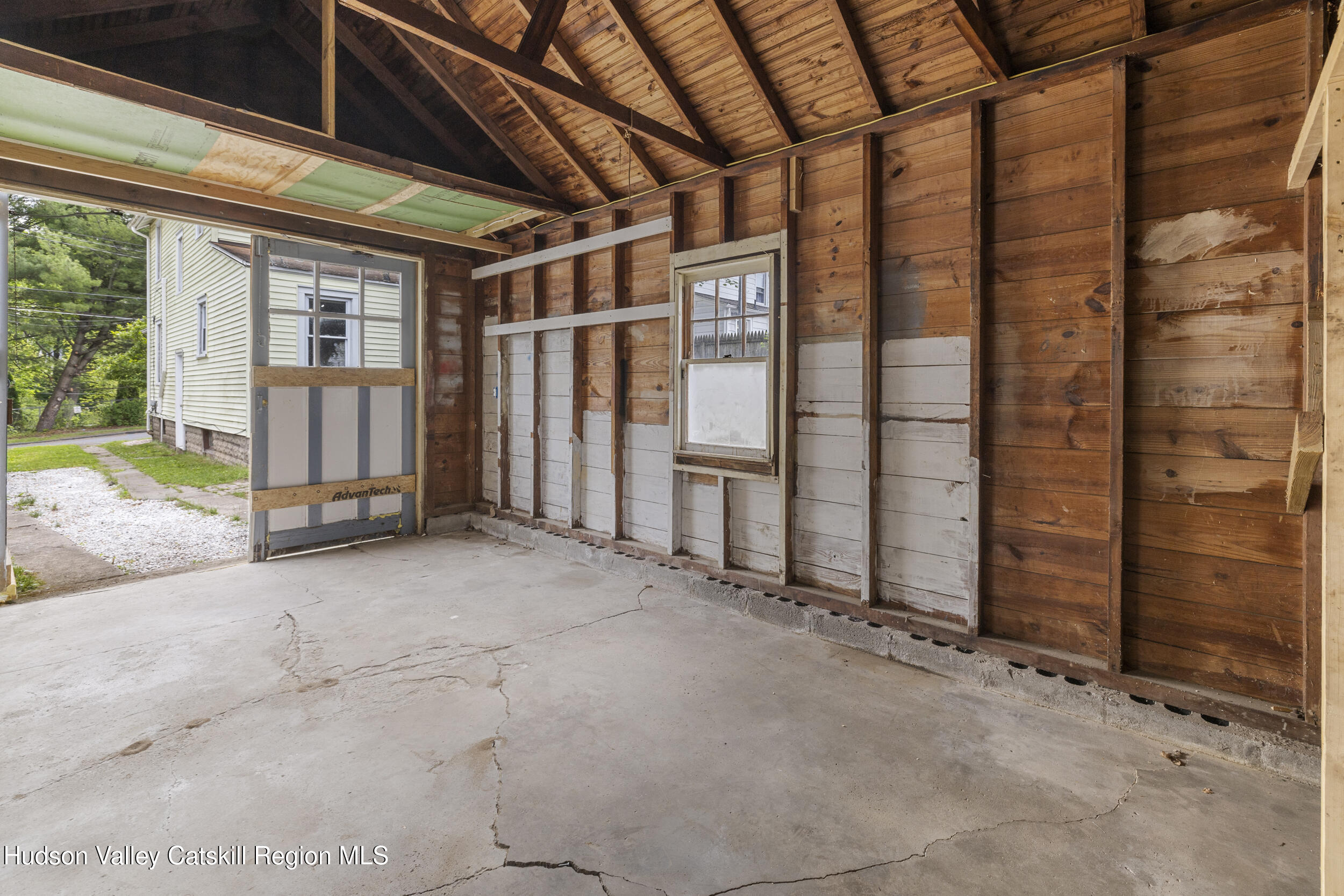 Kingston, New York 12401, United States, 3 Bedrooms Bedrooms, ,2 BathroomsBathrooms,Residential,Active,140245