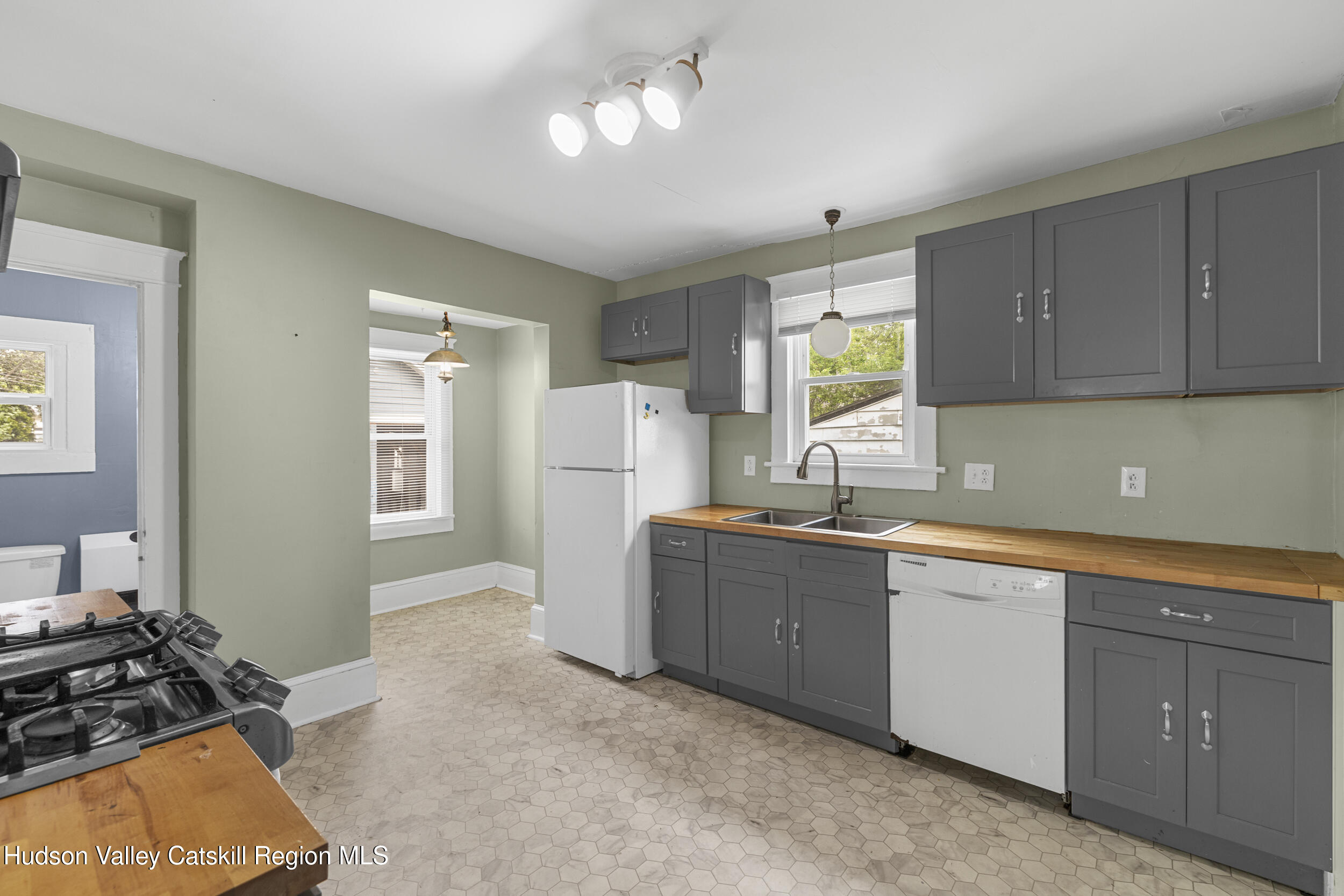 Kingston, New York 12401, United States, 3 Bedrooms Bedrooms, ,2 BathroomsBathrooms,Residential,Active,140245