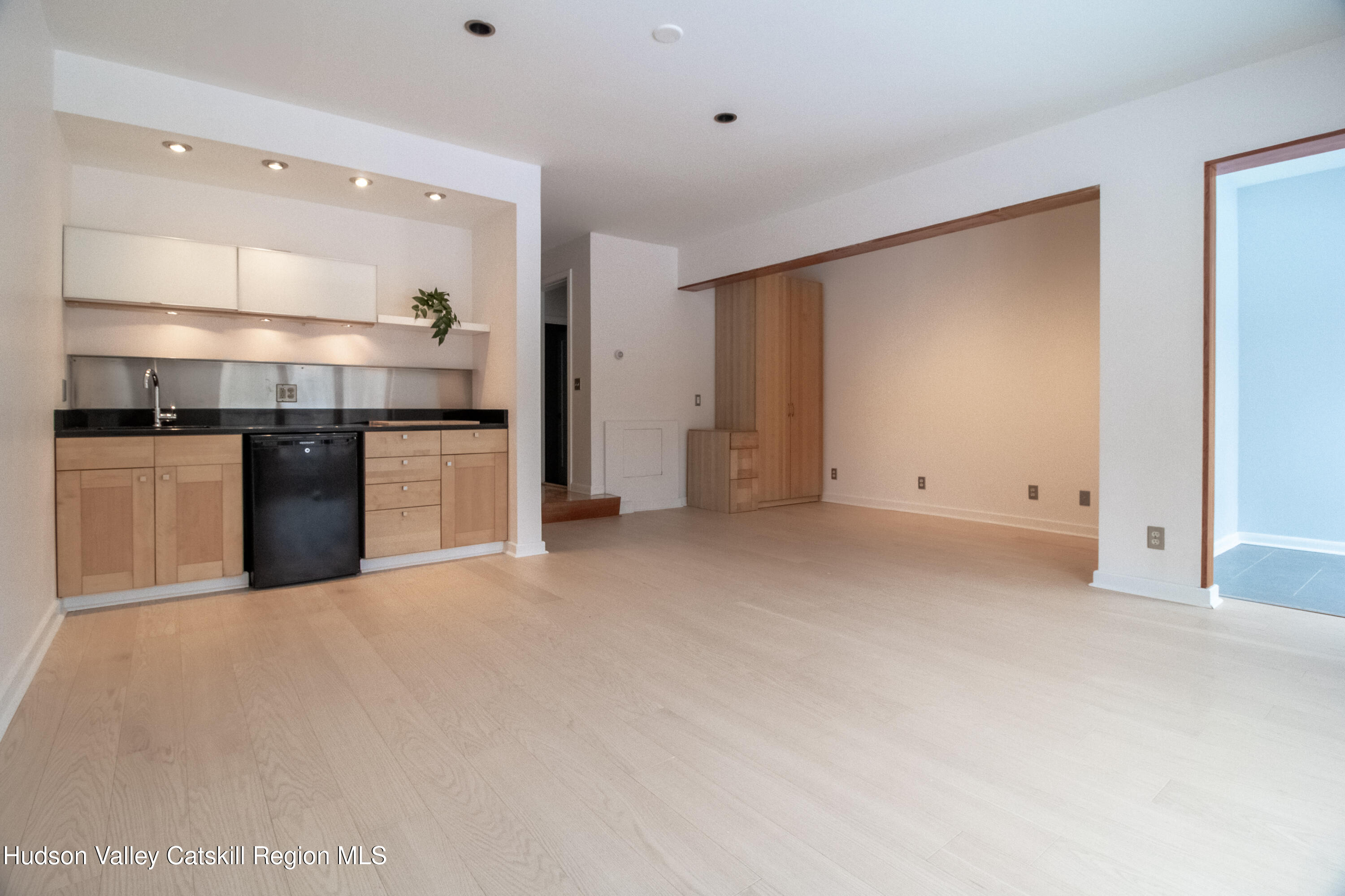 High Falls, New York 12440, United States, 2 Bedrooms Bedrooms, ,4 BathroomsBathrooms,Residential,Active,3540