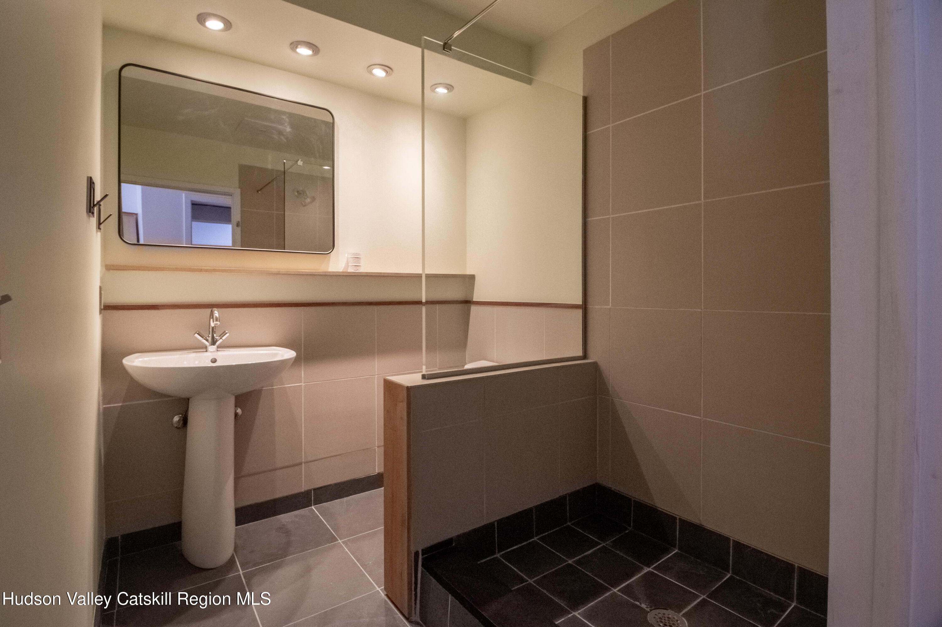 High Falls, New York 12440, United States, 2 Bedrooms Bedrooms, ,4 BathroomsBathrooms,Residential,Active,3540