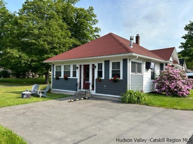 7770 Main Street, Hunter, New York - 2 Bedrooms  
2 Bathrooms  
7 Rooms - 