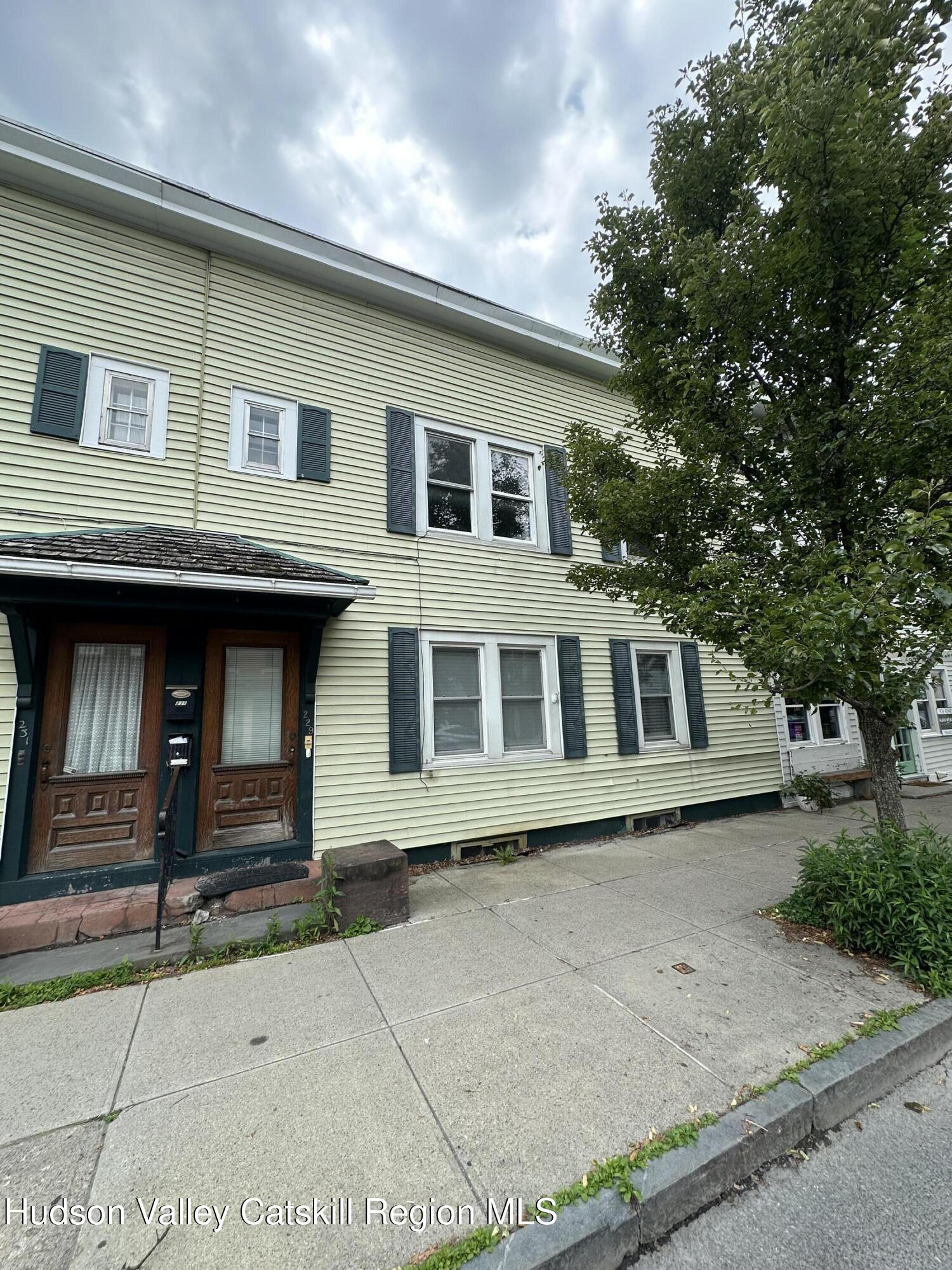 Rental Property at 231 Warren Street Upstairs, Hudson, New York - Bedrooms: 2 
Bathrooms: 1 
Rooms: 7  - $3,000 MO.