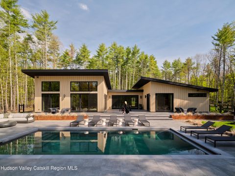 Photo of 2 Stonecreek Road, Woodstock, NY 12498 (MLS # 20262646)