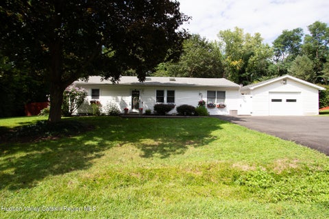 Photo of 75 Oak Leaf Drive, Stuyvesant, NY 12173 (MLS # 20264975)