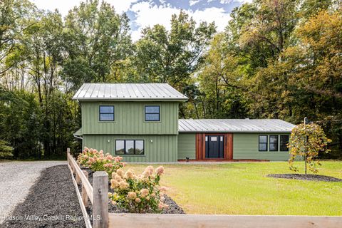 Photo of 84 Rockefeller Lane Ln, Red Hook, NY 12571 (MLS # 20255387)