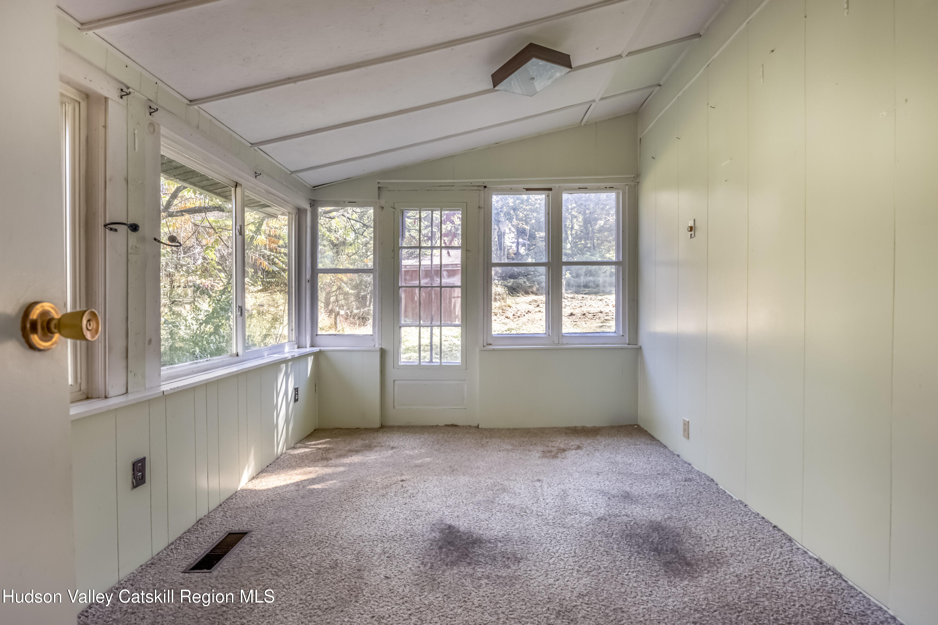 Kingston, New York 12401, United States, 3 Bedrooms Bedrooms, ,1 BathroomBathrooms,Residential,Active,224460