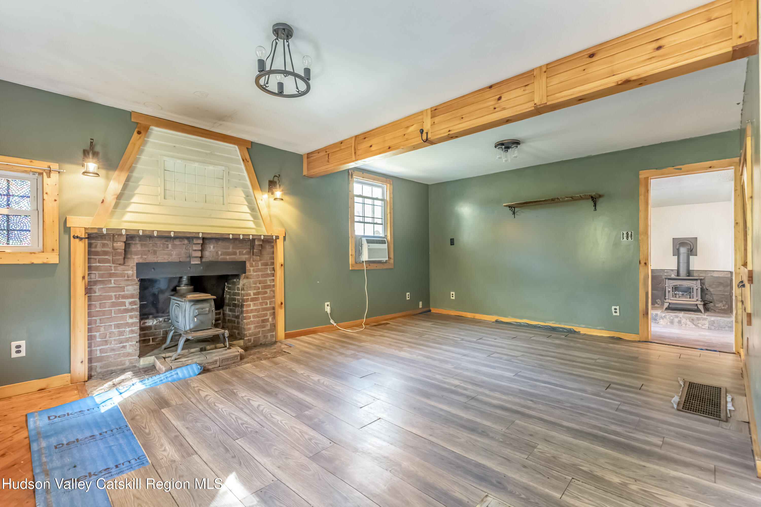 Kingston, New York 12401, United States, 3 Bedrooms Bedrooms, ,1 BathroomBathrooms,Residential,Active,224460