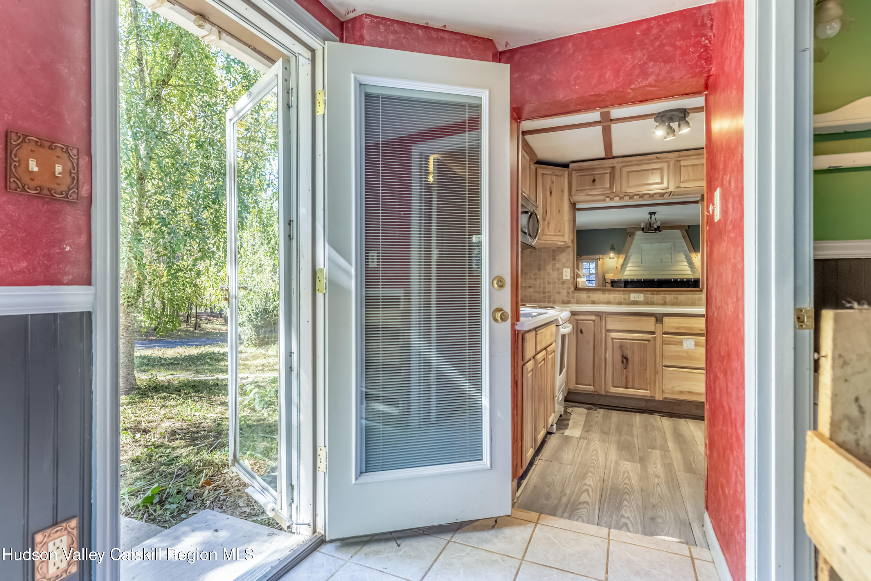 Kingston, New York 12401, United States, 3 Bedrooms Bedrooms, ,1 BathroomBathrooms,Residential,Active,224460