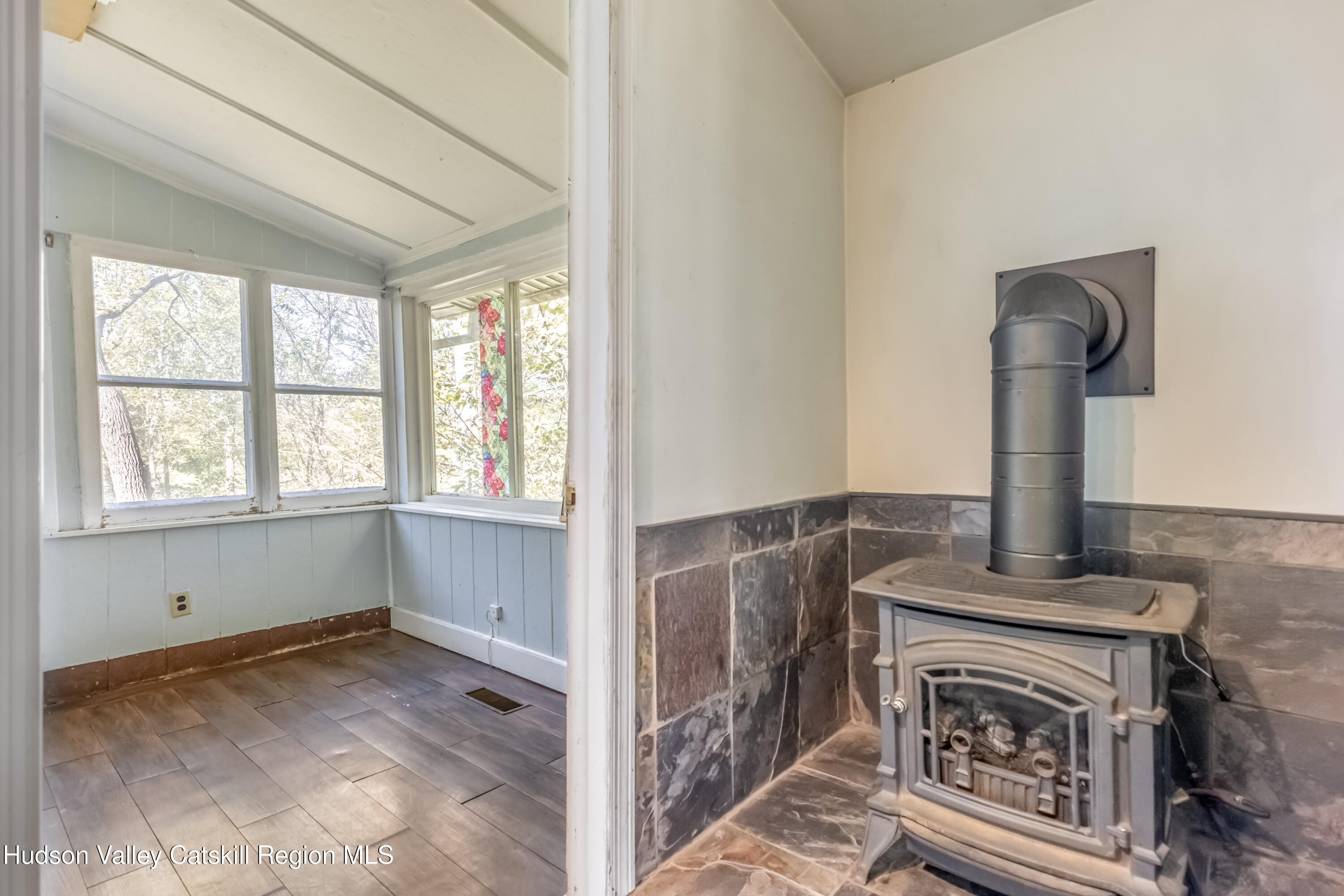 Kingston, New York 12401, United States, 3 Bedrooms Bedrooms, ,1 BathroomBathrooms,Residential,Active,224460