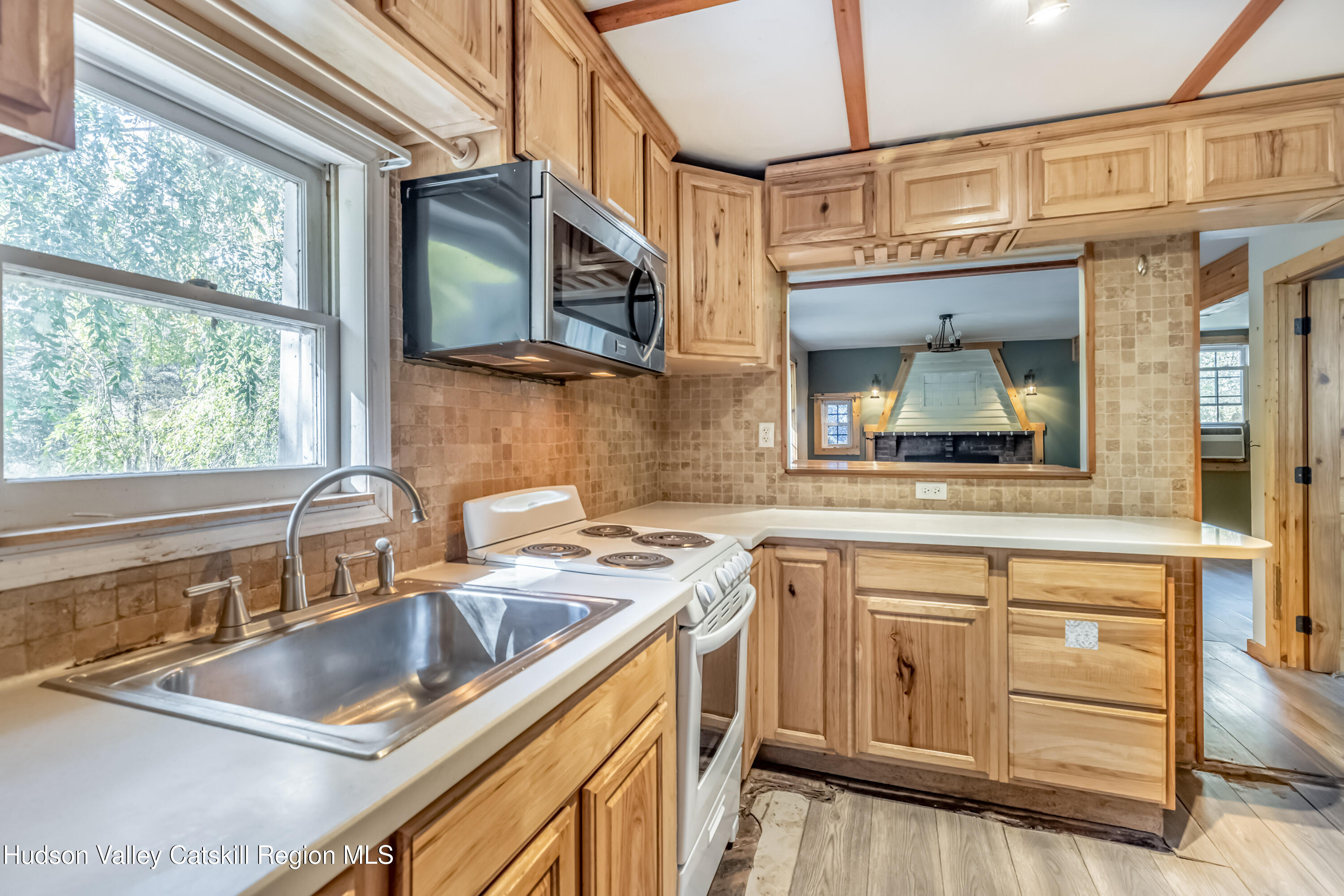 Kingston, New York 12401, United States, 3 Bedrooms Bedrooms, ,1 BathroomBathrooms,Residential,Active,224460