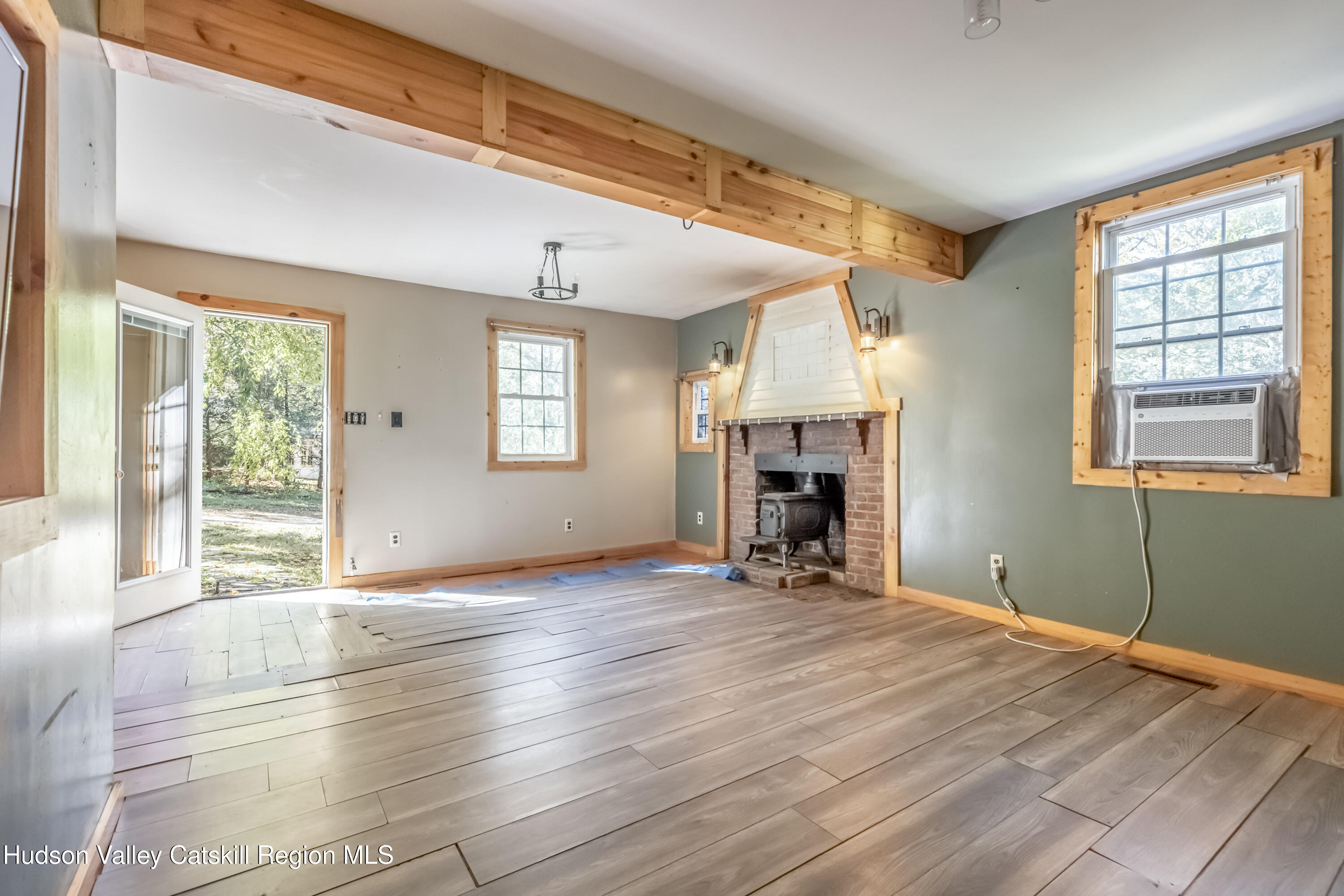 Kingston, New York 12401, United States, 3 Bedrooms Bedrooms, ,1 BathroomBathrooms,Residential,Active,224460