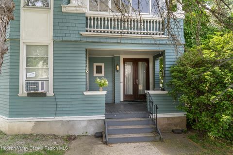 Apartment For Rent - 823 Columbia Street #3<br/> Columbia County, Hudson, NY 12534