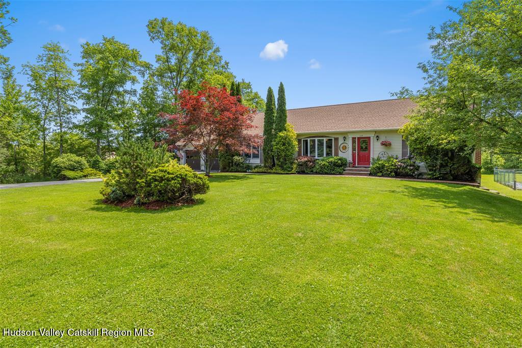 107 Burnt Meadow Road, Gardiner, New York - 3 Bedrooms  
2 Bathrooms  
5 Rooms - 