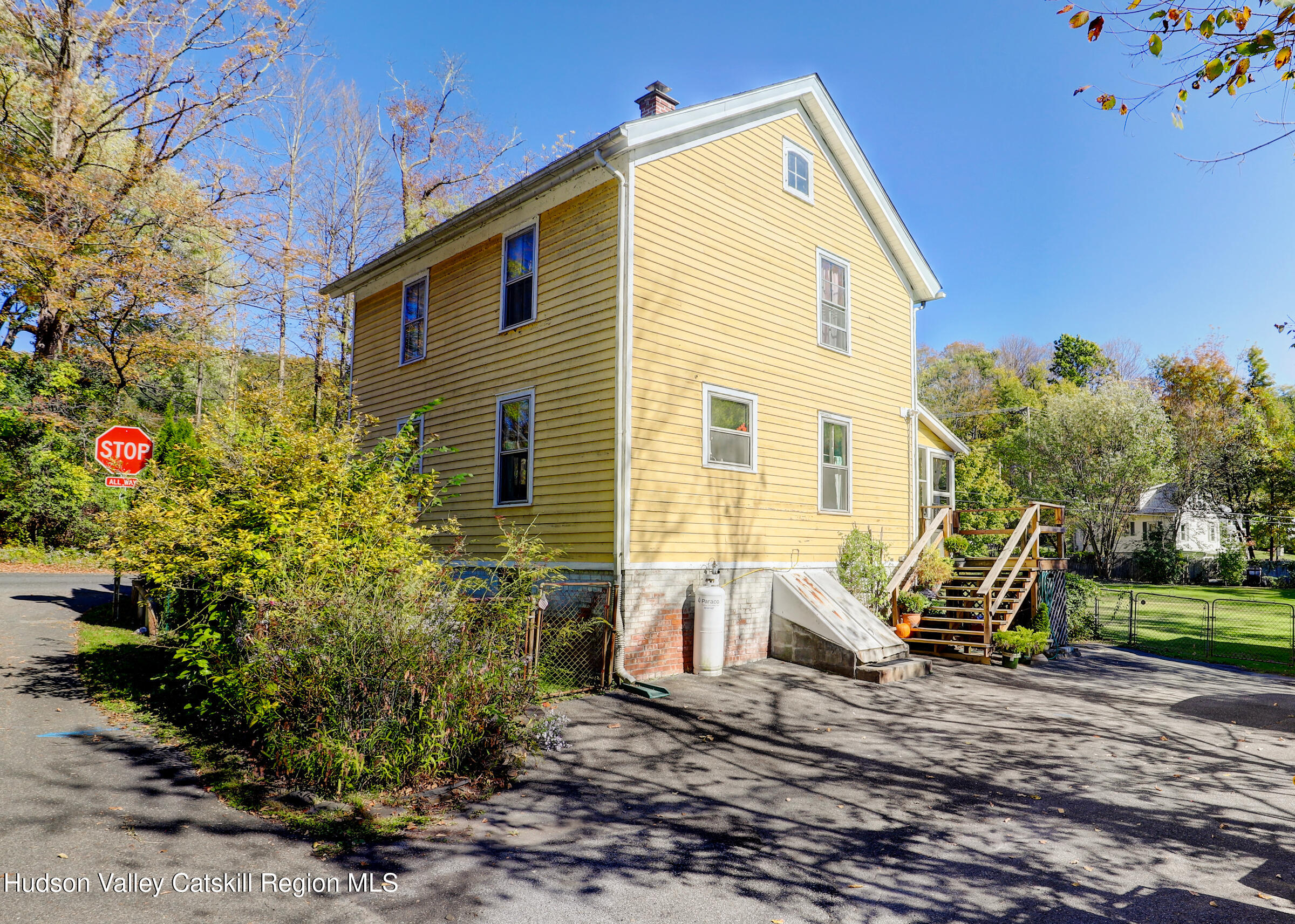 Kingston, New York 12401, United States, 3 Bedrooms Bedrooms, ,1 BathroomBathrooms,Residential,Active,225088