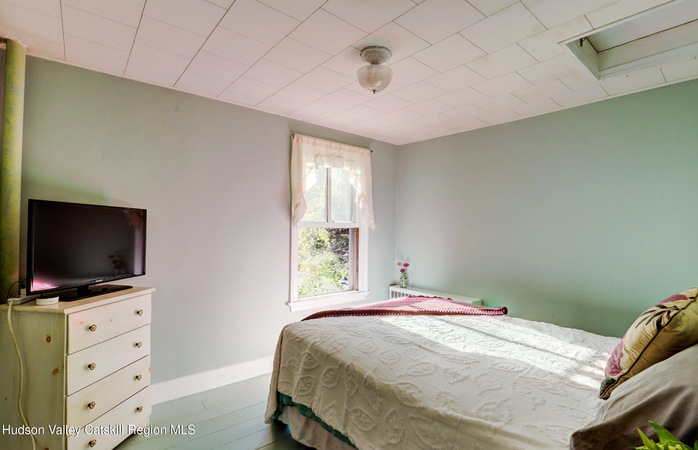 Kingston, New York 12401, United States, 3 Bedrooms Bedrooms, ,1 BathroomBathrooms,Residential,Active,225088