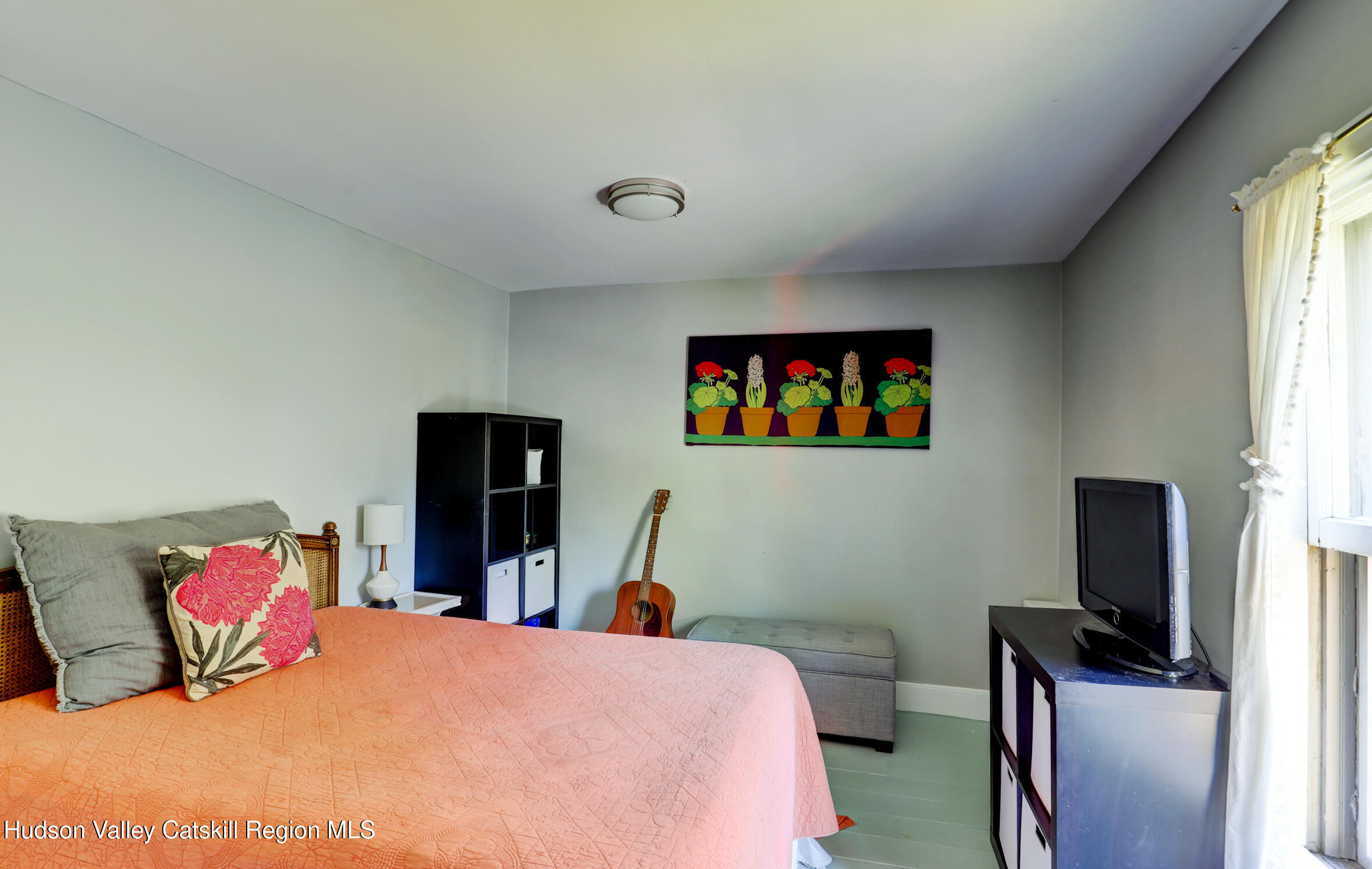 Kingston, New York 12401, United States, 3 Bedrooms Bedrooms, ,1 BathroomBathrooms,Residential,Active,225088