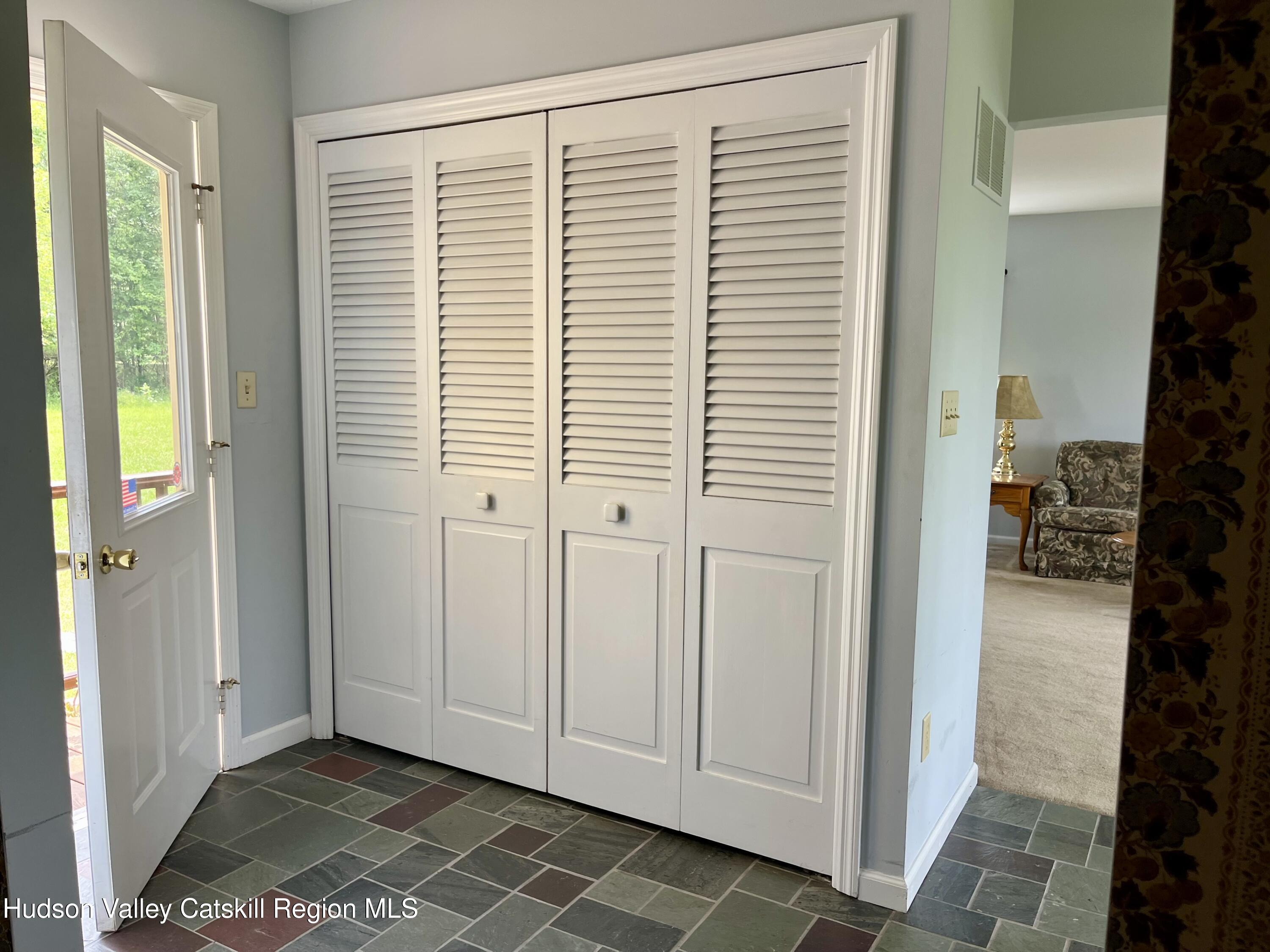 New Paltz, New York 12561, United States, 4 Bedrooms Bedrooms, ,1 BathroomBathrooms,Residential,Pending,182489