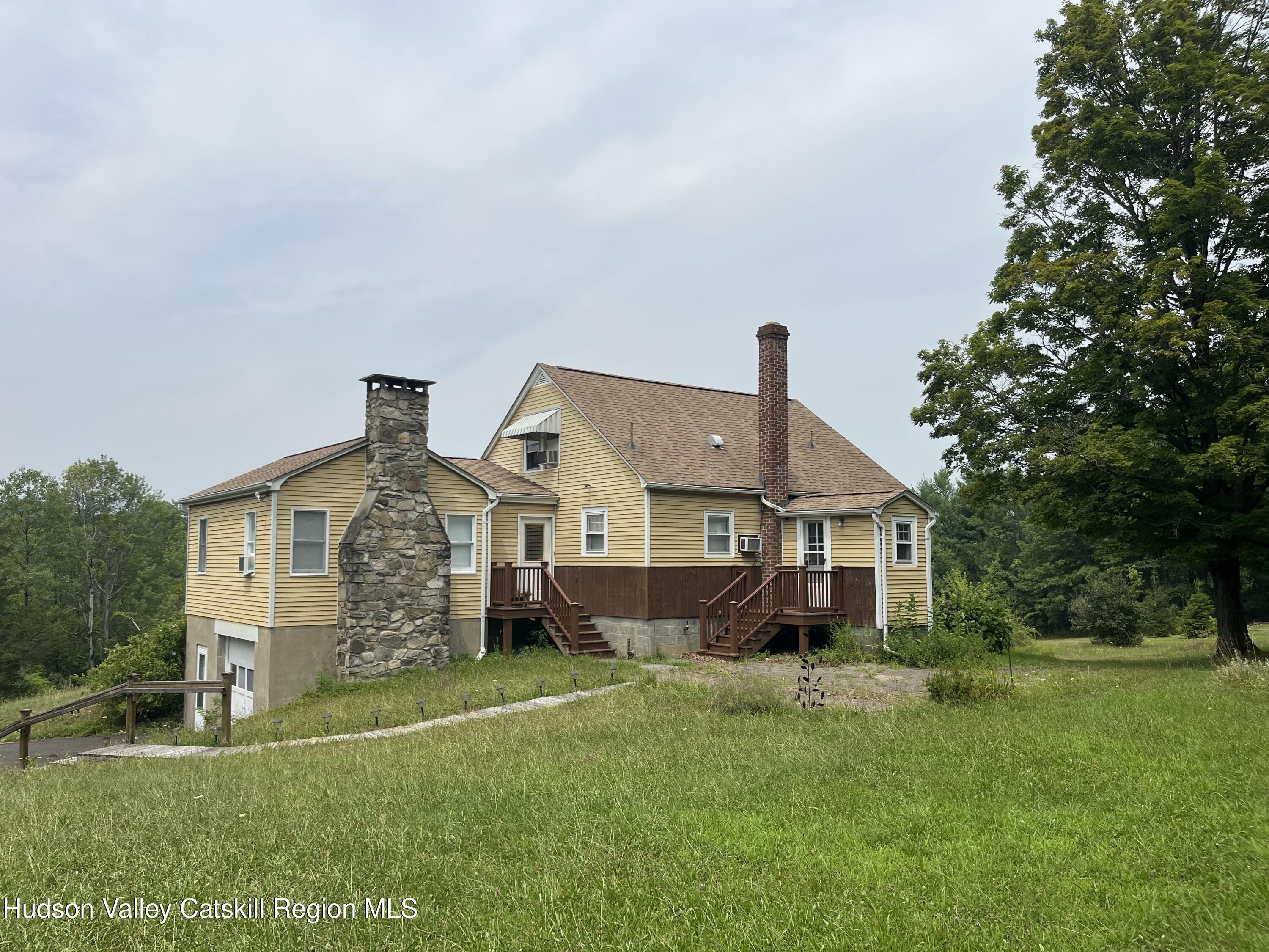 New Paltz, New York 12561, United States, 4 Bedrooms Bedrooms, ,1 BathroomBathrooms,Residential,Pending,182489