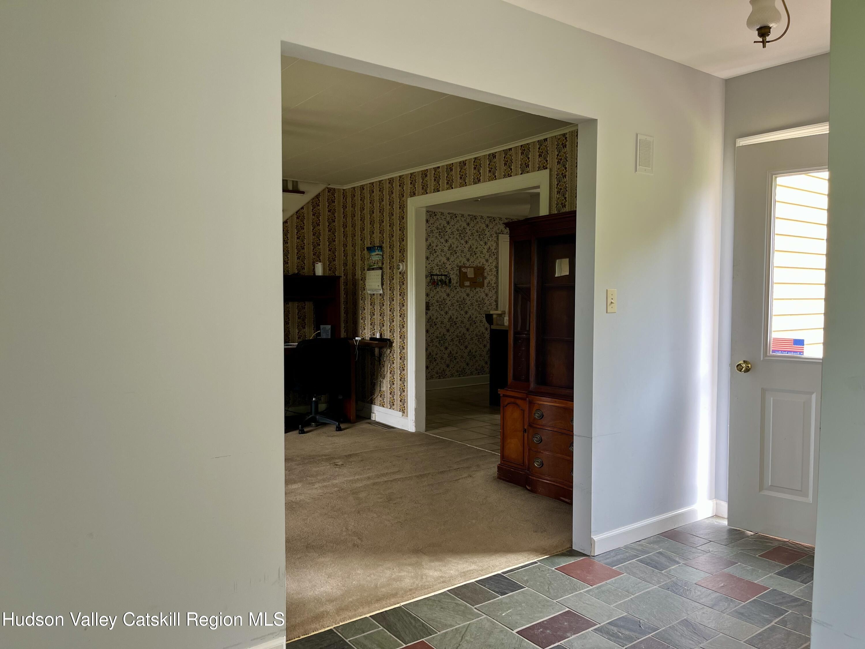 New Paltz, New York 12561, United States, 4 Bedrooms Bedrooms, ,1 BathroomBathrooms,Residential,Pending,182489