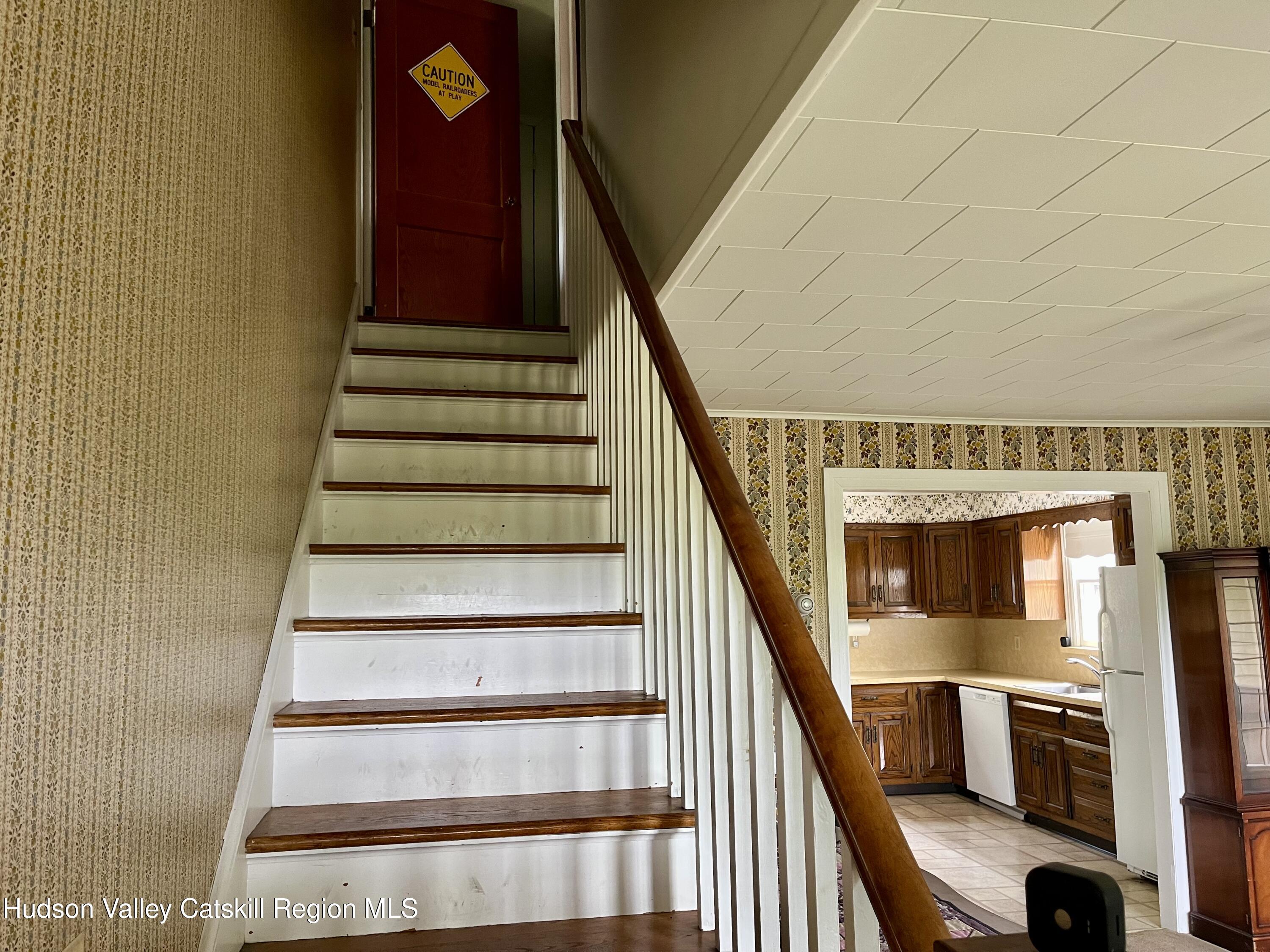 New Paltz, New York 12561, United States, 4 Bedrooms Bedrooms, ,1 BathroomBathrooms,Residential,Pending,182489