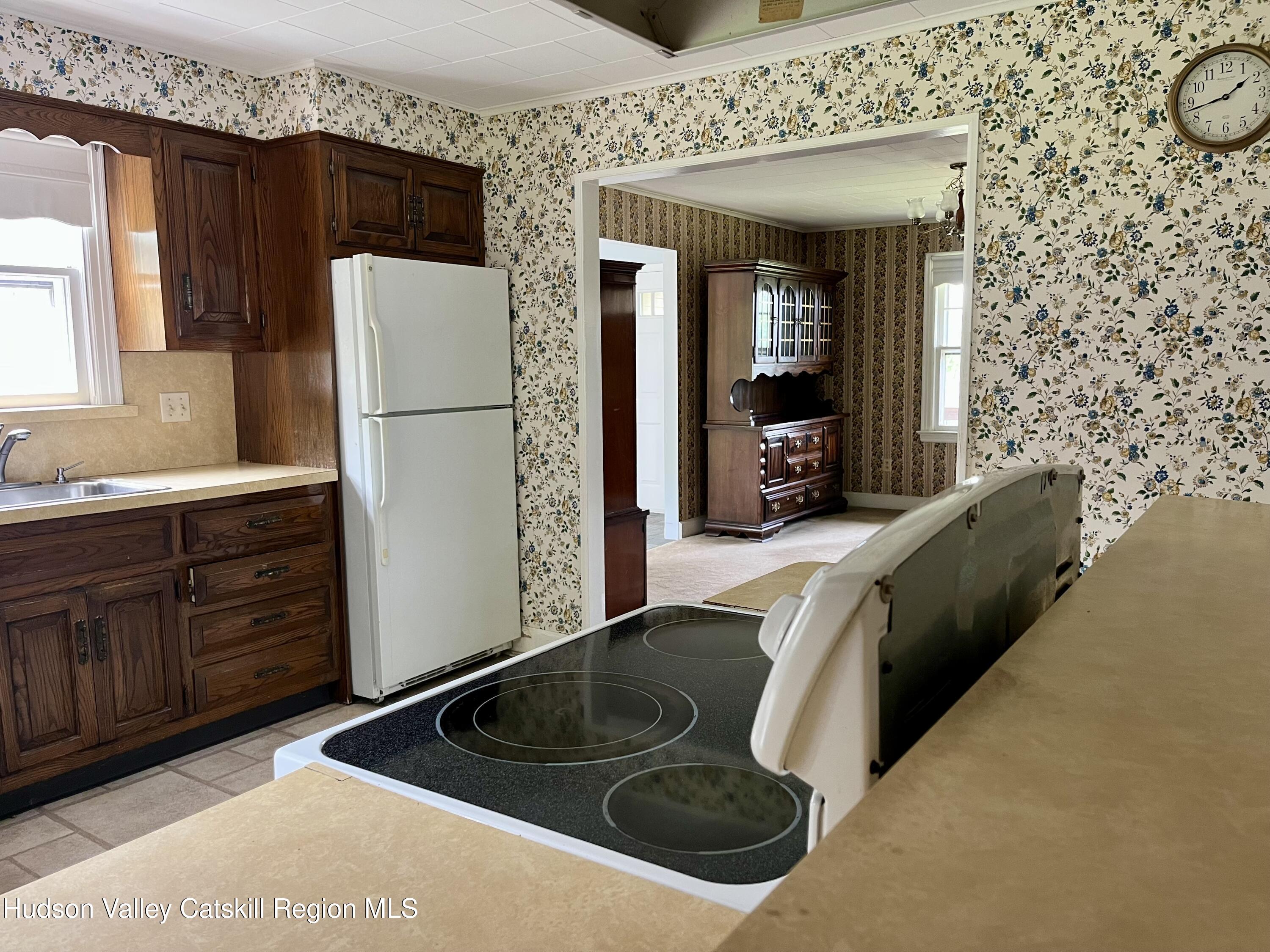 New Paltz, New York 12561, United States, 4 Bedrooms Bedrooms, ,1 BathroomBathrooms,Residential,Pending,182489