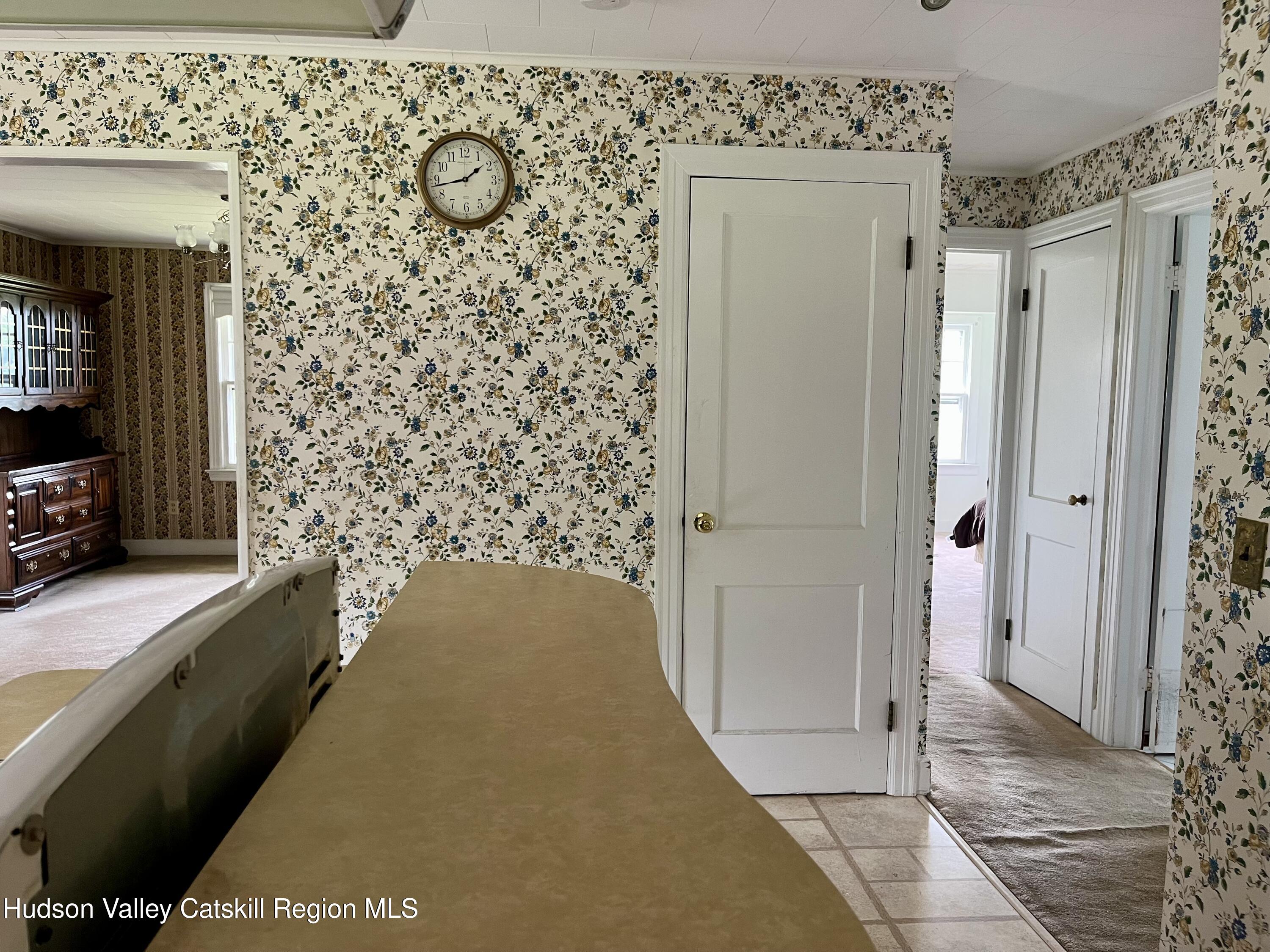 New Paltz, New York 12561, United States, 4 Bedrooms Bedrooms, ,1 BathroomBathrooms,Residential,Pending,182489