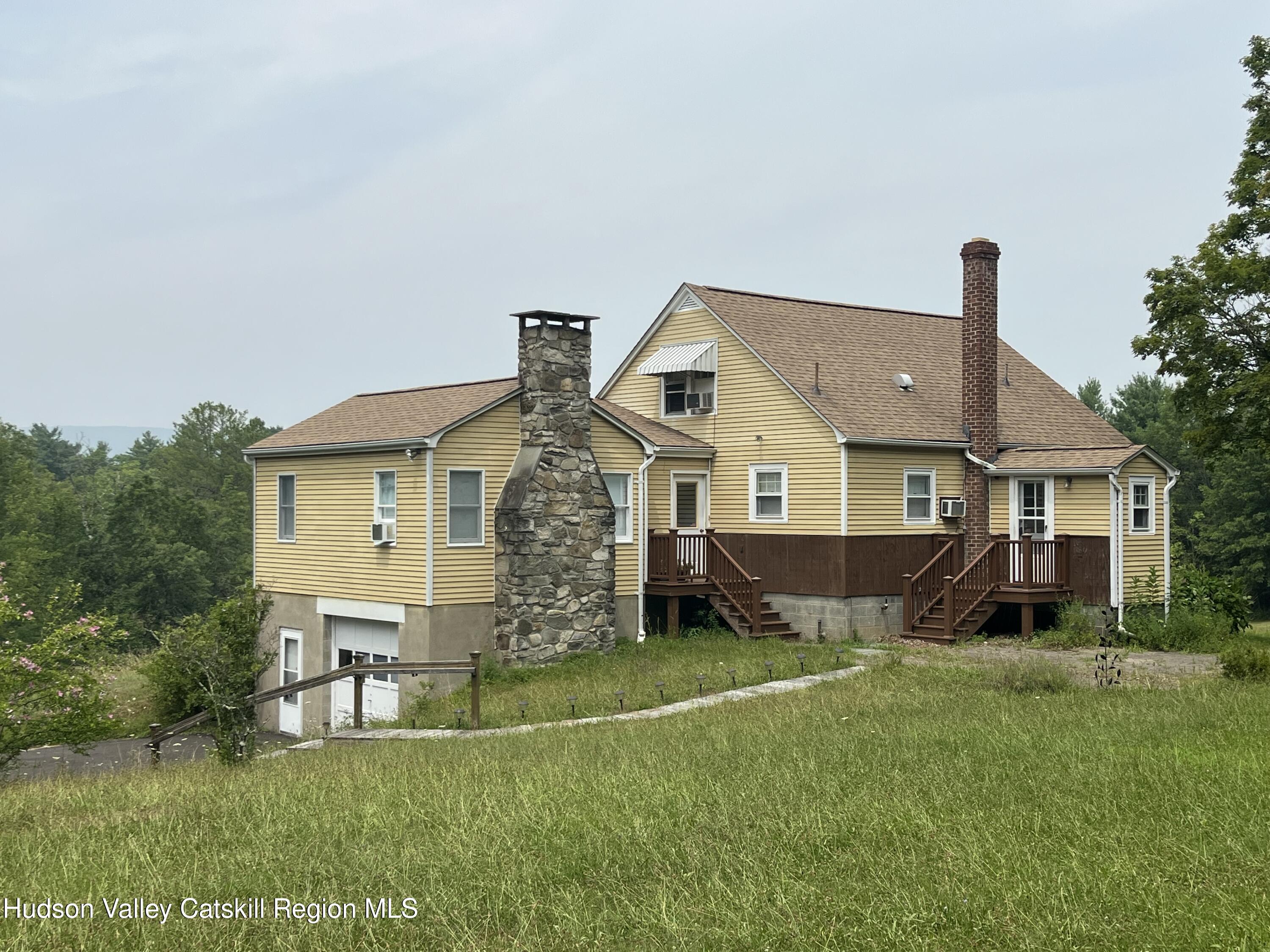 New Paltz, New York 12561, United States, 4 Bedrooms Bedrooms, ,1 BathroomBathrooms,Residential,Pending,182489