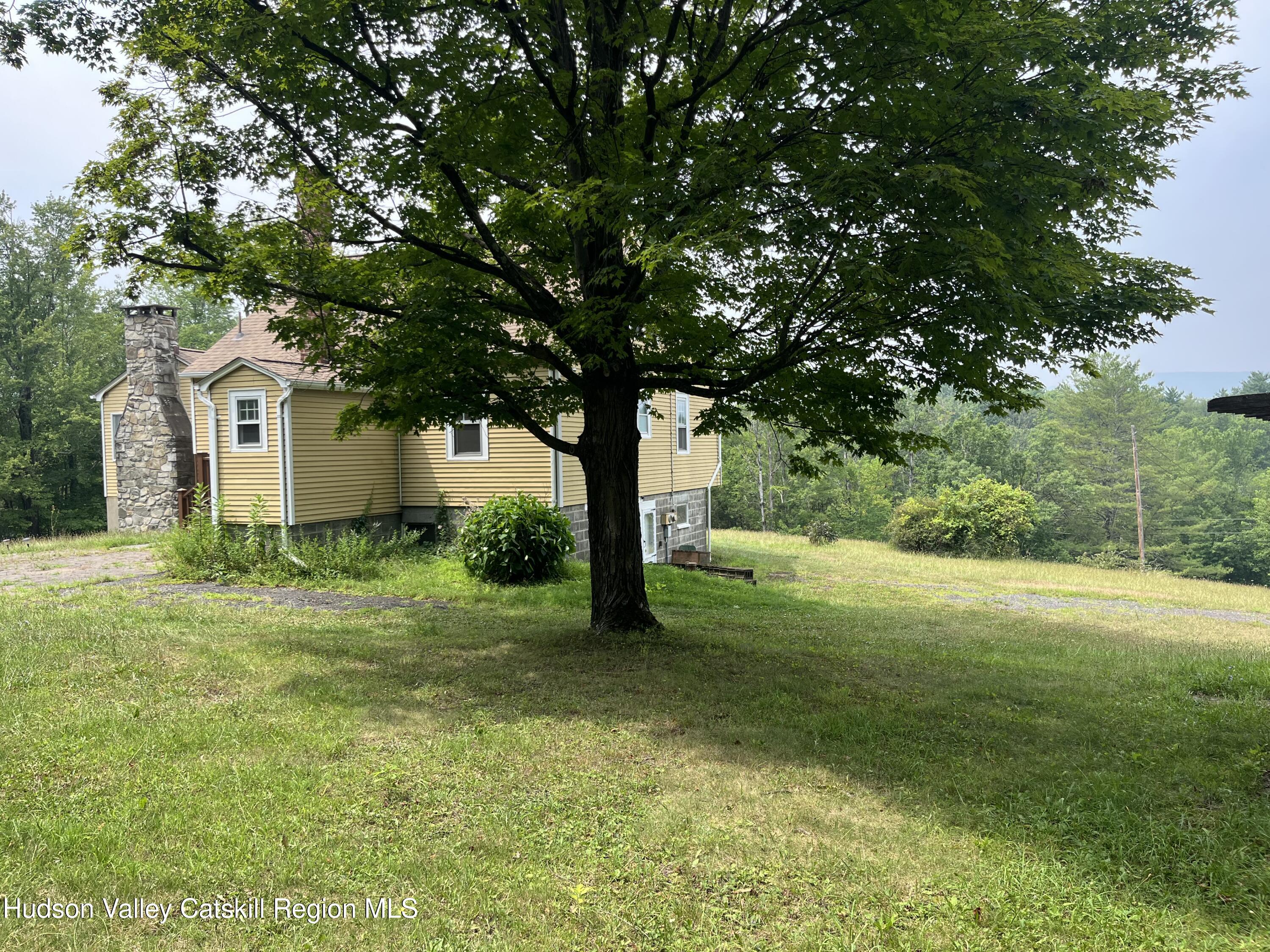 New Paltz, New York 12561, United States, 4 Bedrooms Bedrooms, ,1 BathroomBathrooms,Residential,Pending,182489