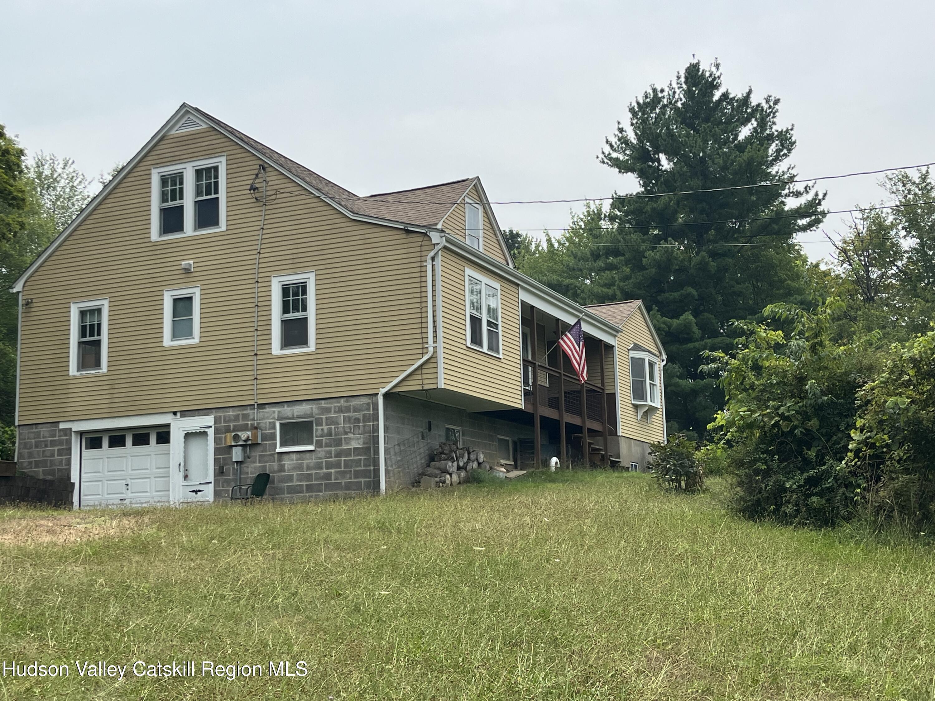 New Paltz, New York 12561, United States, 4 Bedrooms Bedrooms, ,1 BathroomBathrooms,Residential,Pending,182489