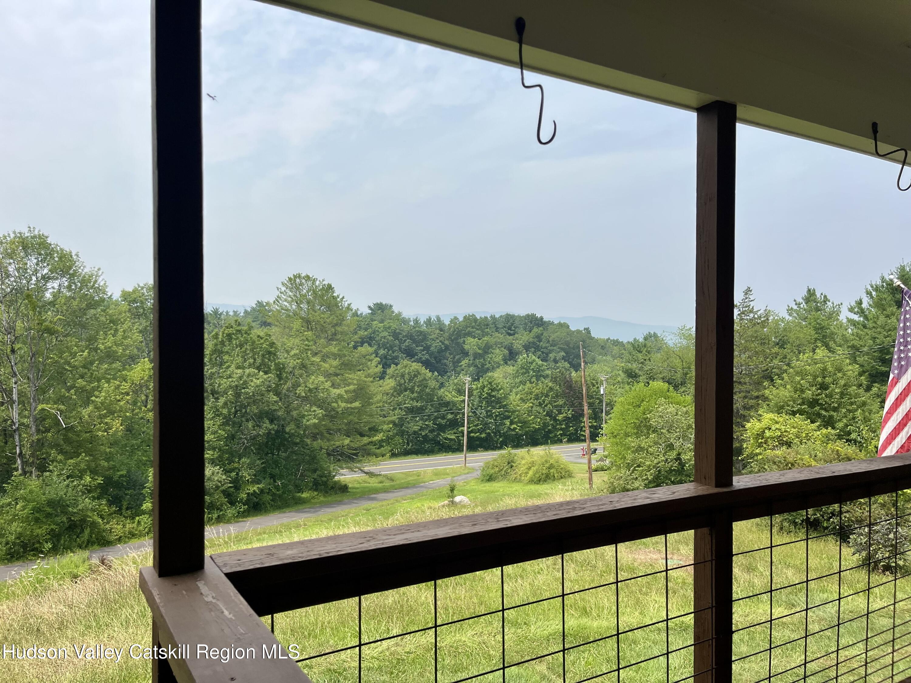 New Paltz, New York 12561, United States, 4 Bedrooms Bedrooms, ,1 BathroomBathrooms,Residential,Pending,182489