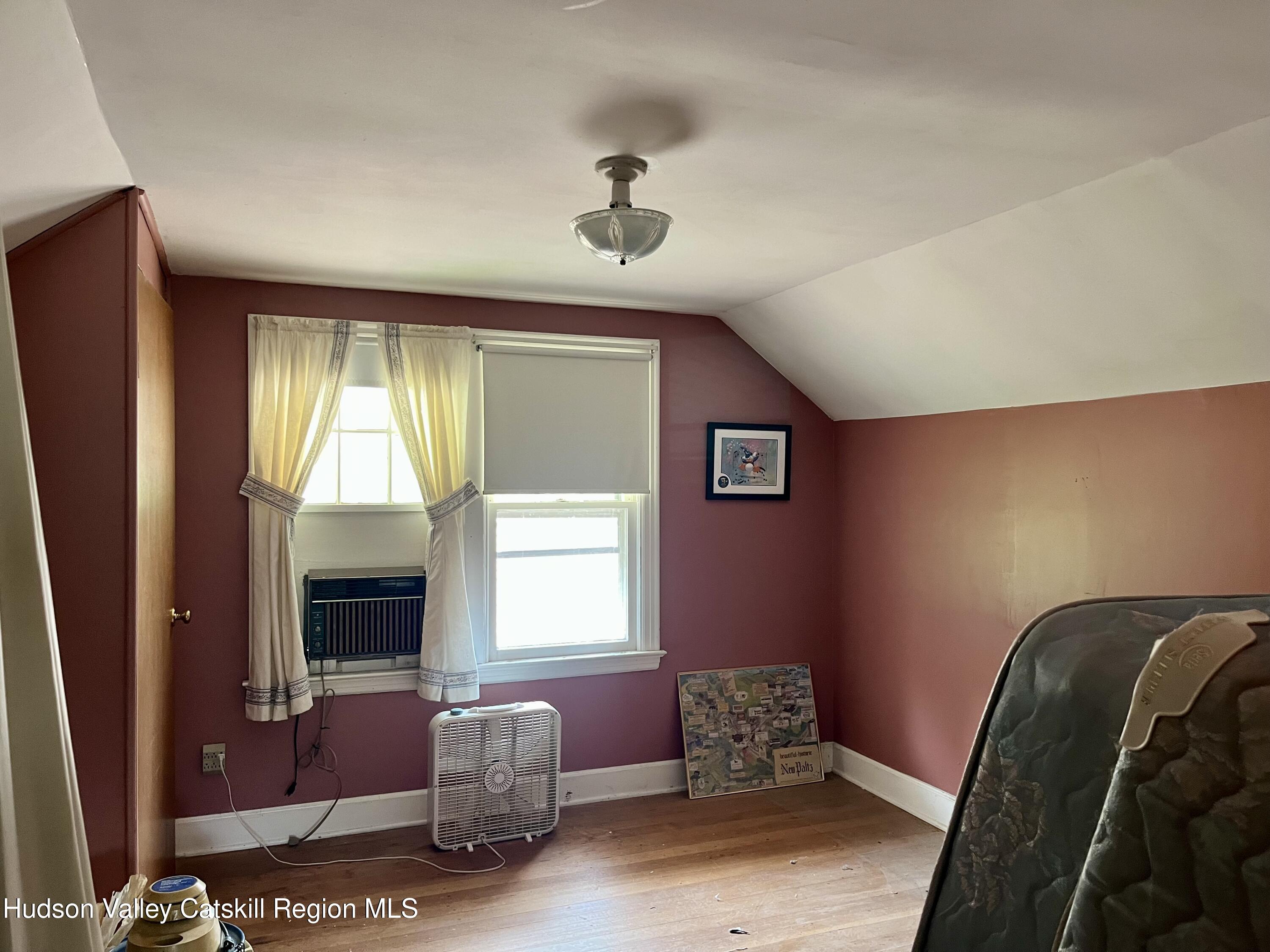New Paltz, New York 12561, United States, 4 Bedrooms Bedrooms, ,1 BathroomBathrooms,Residential,Pending,182489