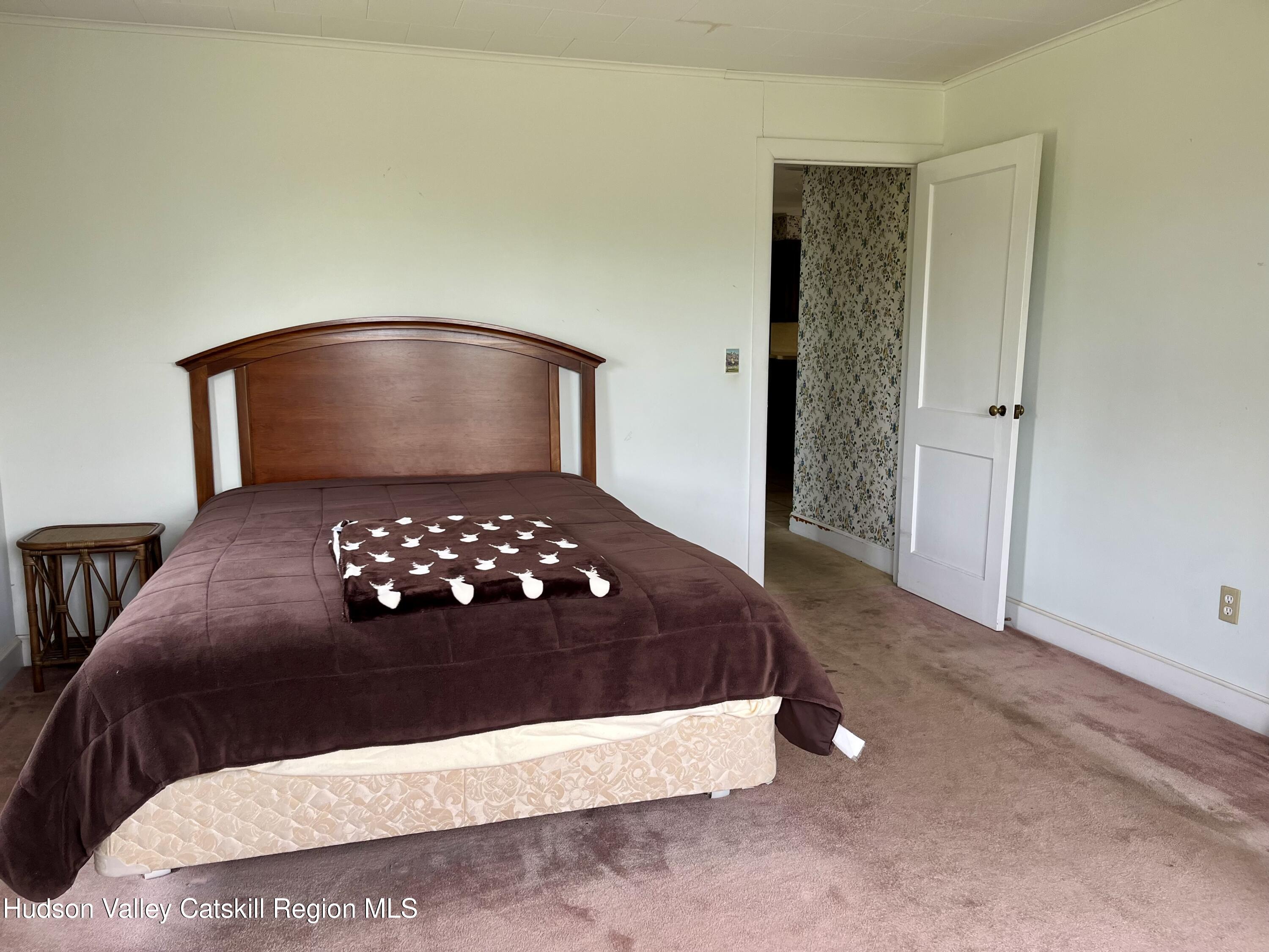 New Paltz, New York 12561, United States, 4 Bedrooms Bedrooms, ,1 BathroomBathrooms,Residential,Pending,182489