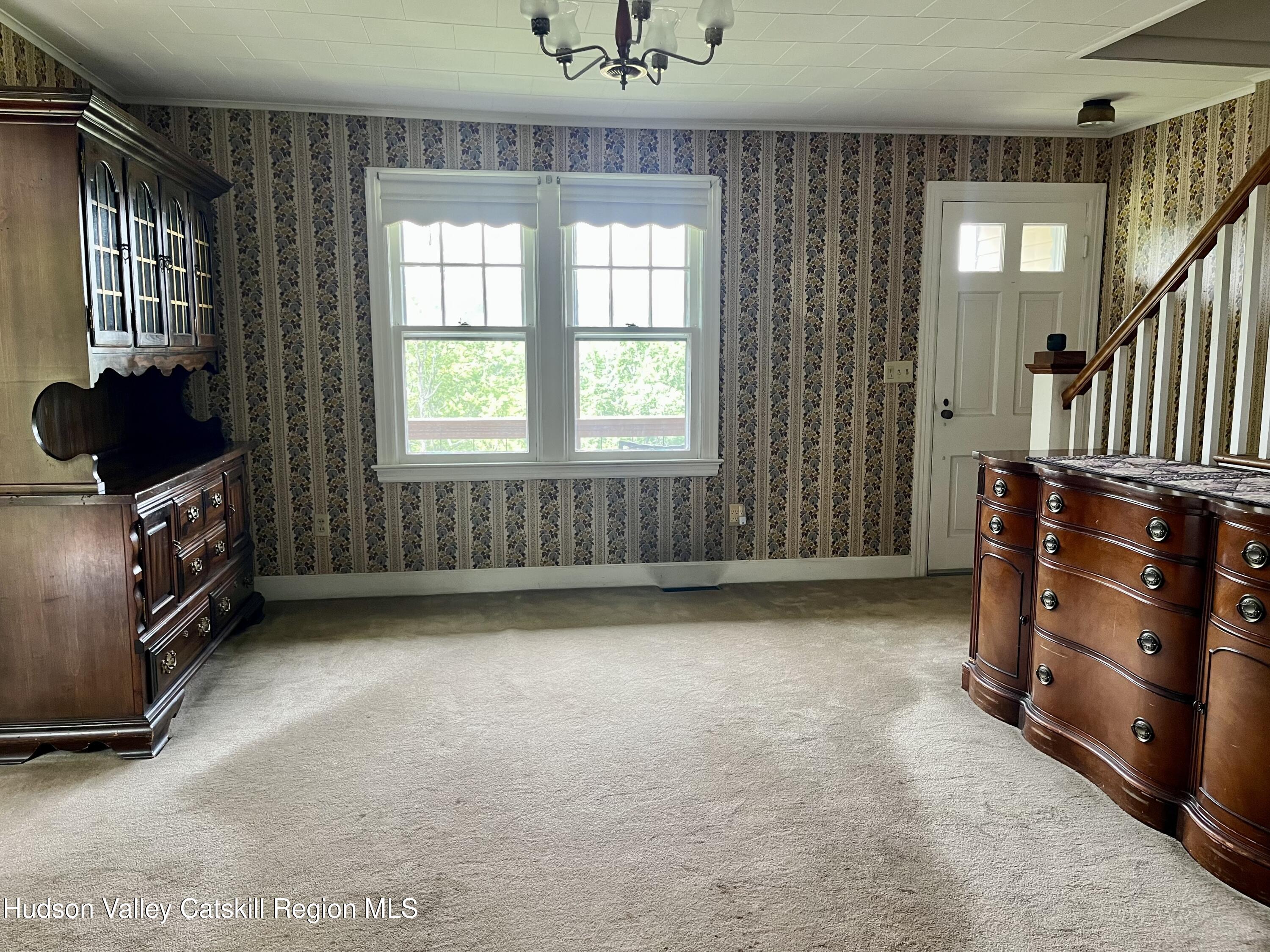 New Paltz, New York 12561, United States, 4 Bedrooms Bedrooms, ,1 BathroomBathrooms,Residential,Pending,182489