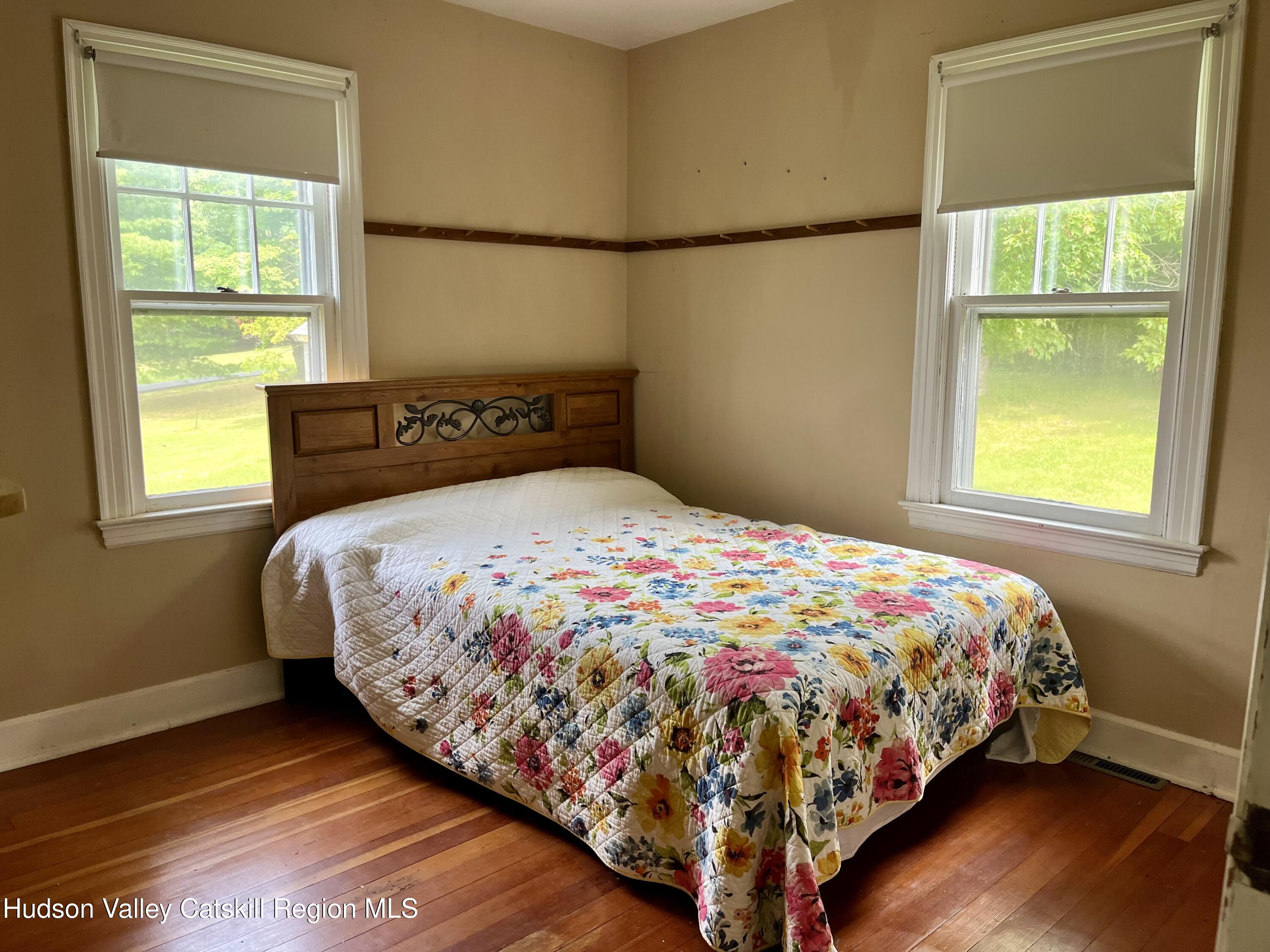New Paltz, New York 12561, United States, 4 Bedrooms Bedrooms, ,1 BathroomBathrooms,Residential,Pending,182489