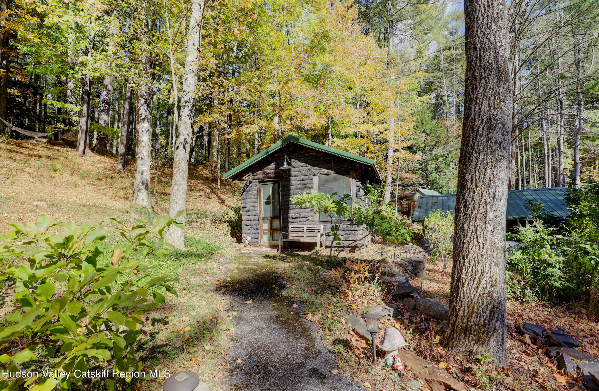 Woodstock, New York 12498, United States, 2 Bedrooms Bedrooms, ,1 BathroomBathrooms,Residential,Pending,38788