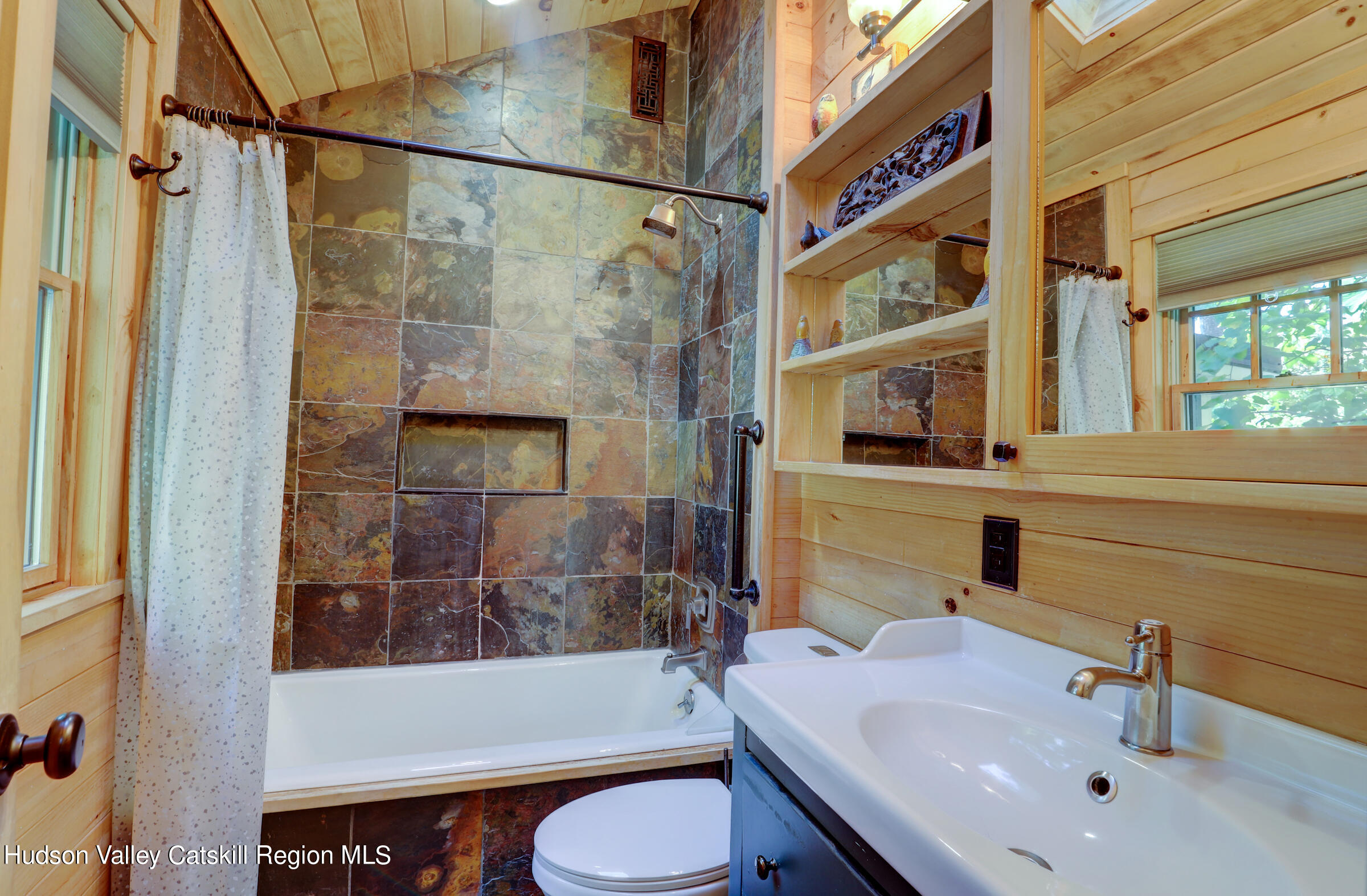 Woodstock, New York 12498, United States, 2 Bedrooms Bedrooms, ,1 BathroomBathrooms,Residential,Pending,38788