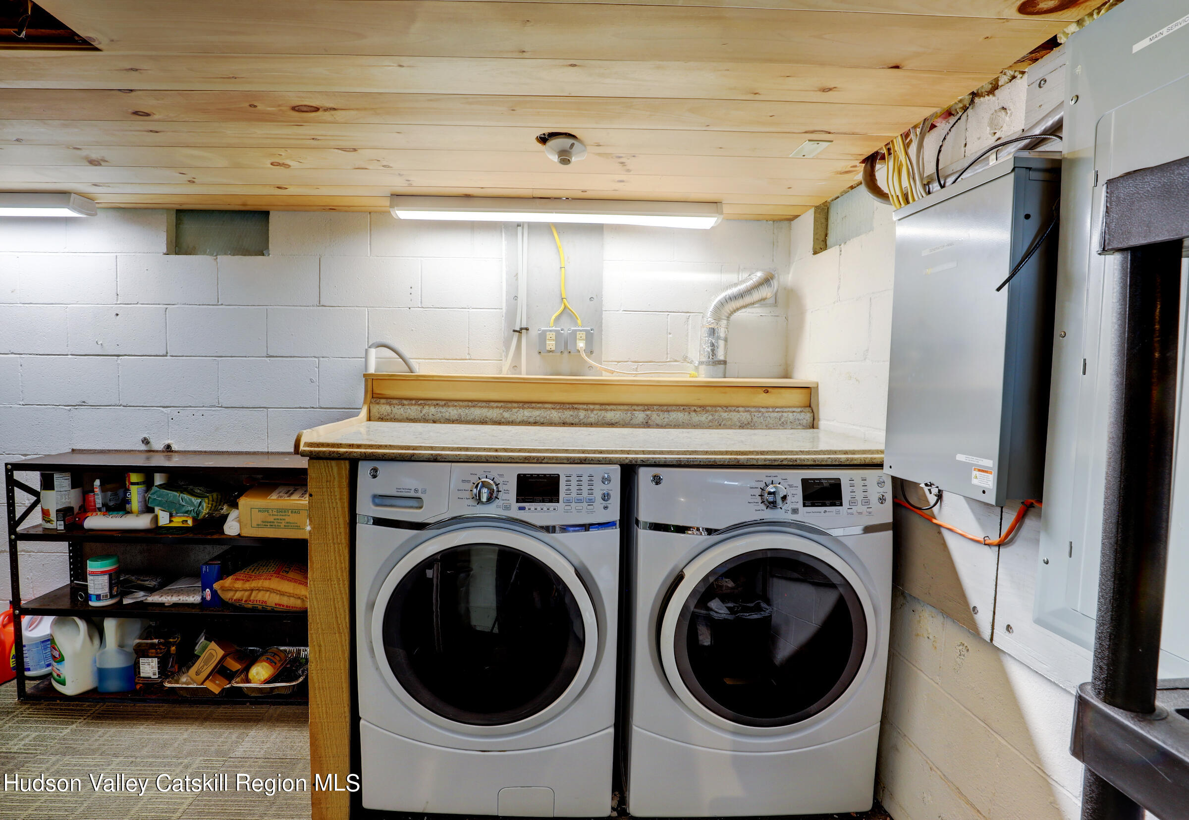 Woodstock, New York 12498, United States, 2 Bedrooms Bedrooms, ,1 BathroomBathrooms,Residential,Pending,38788