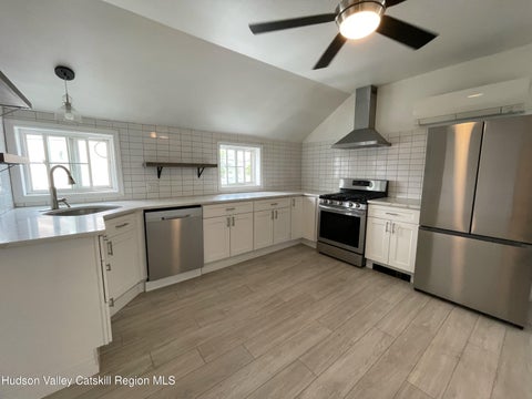 Apartment For Rent - 502 Warren Street #C<br/> Hudson, NY 12534